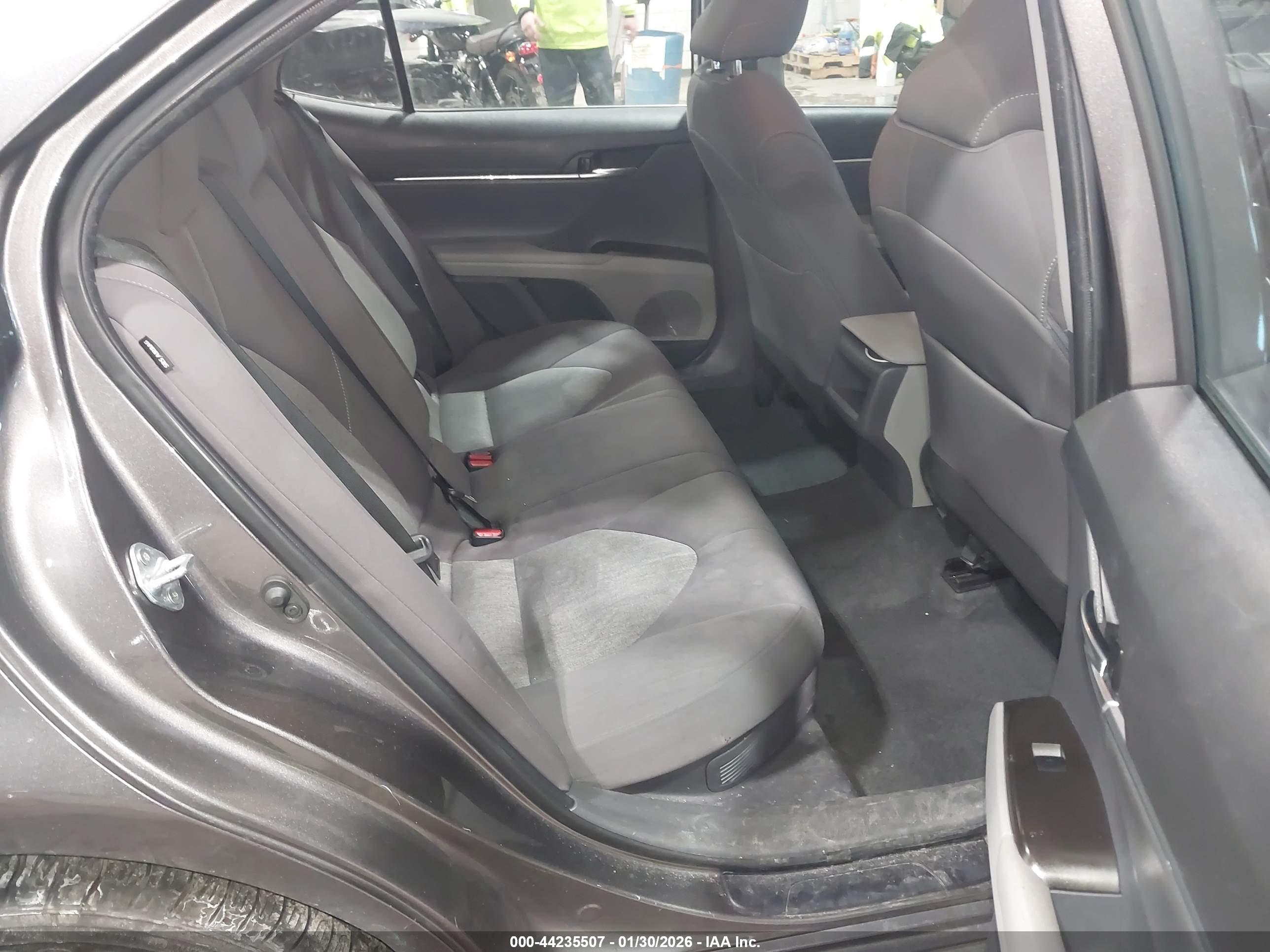 TOYOTA CAMRY image 8
