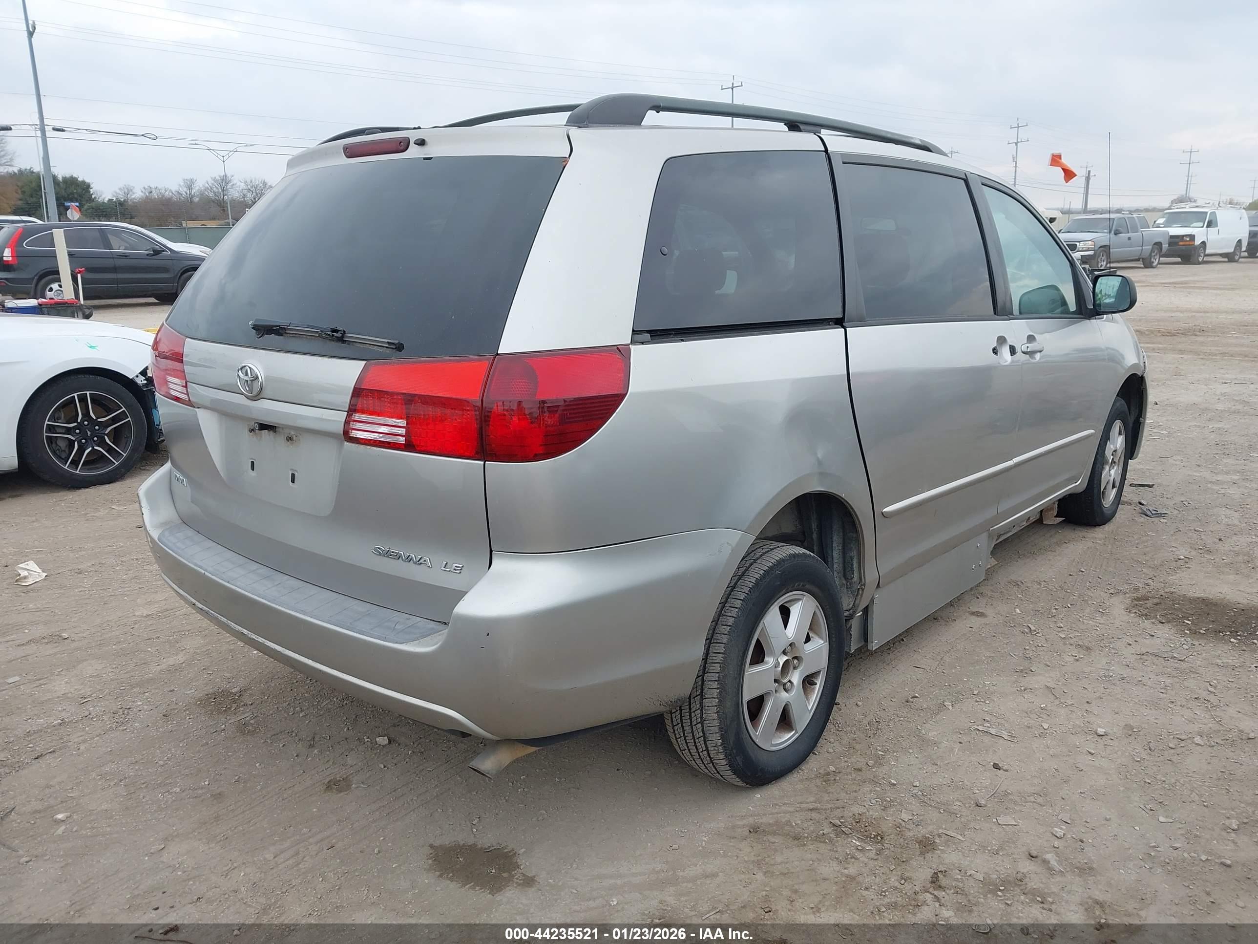 TOYOTA SIENNA image 4