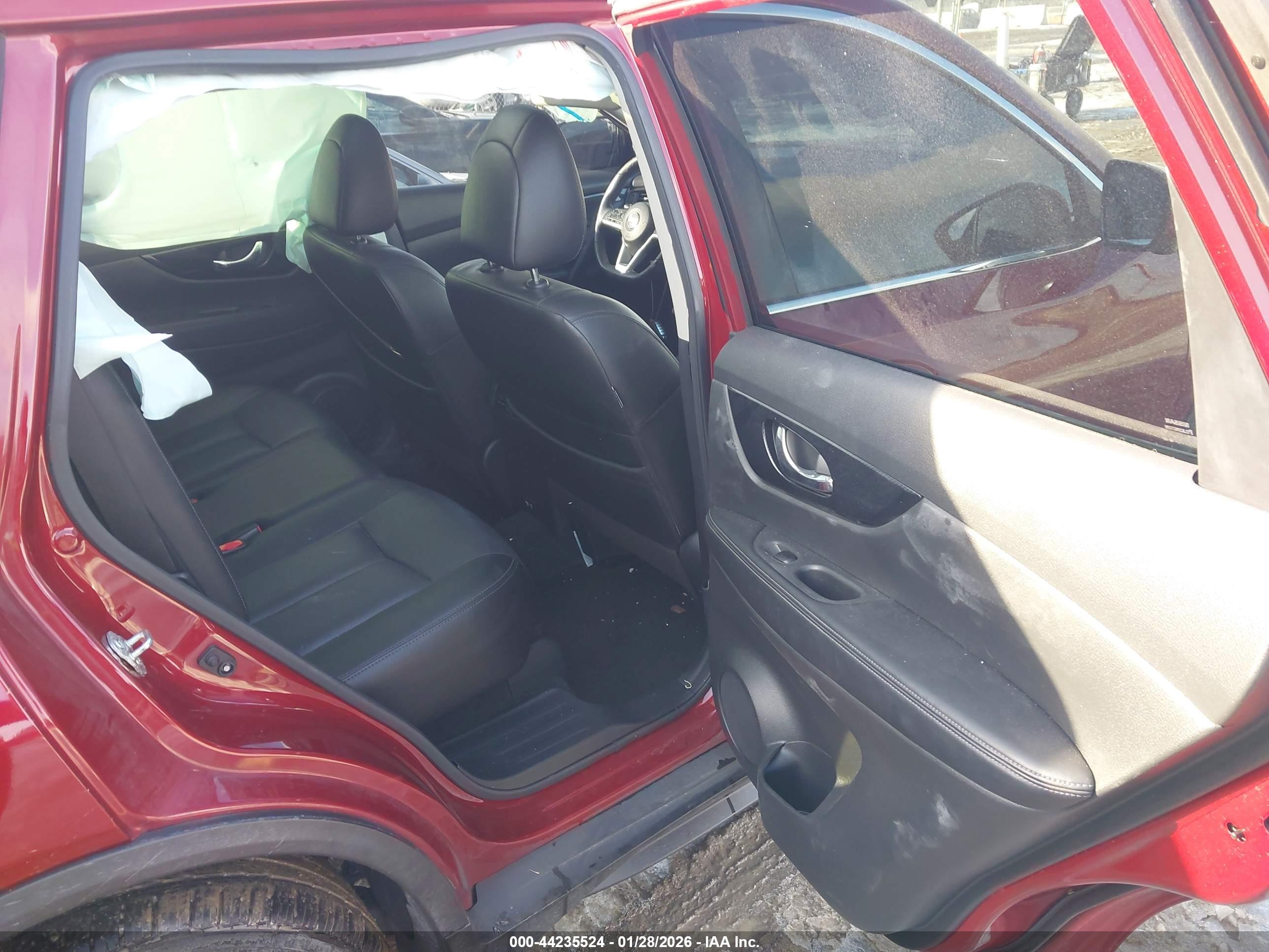 NISSAN ROGUE image 8