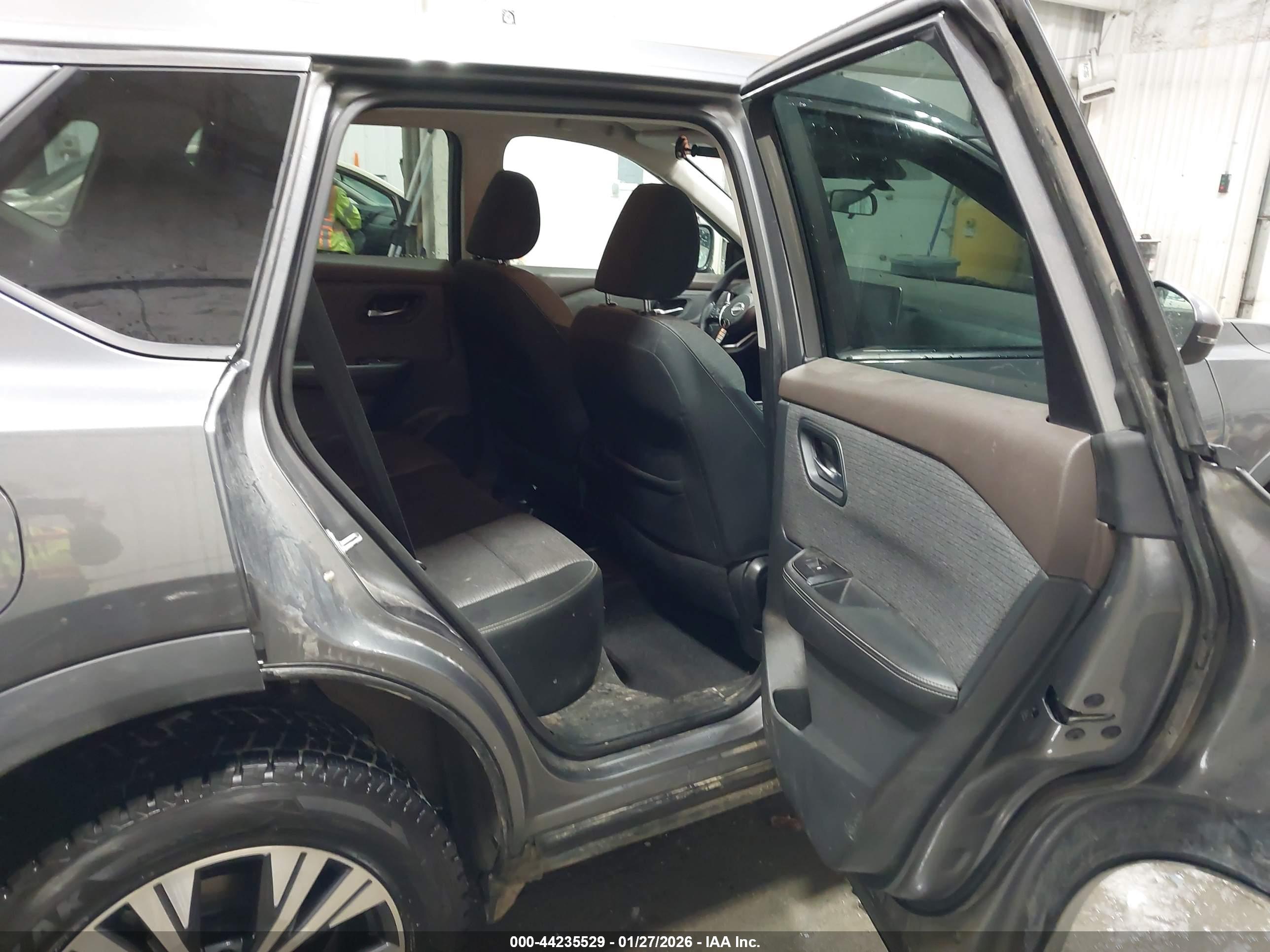 NISSAN ROGUE image 8