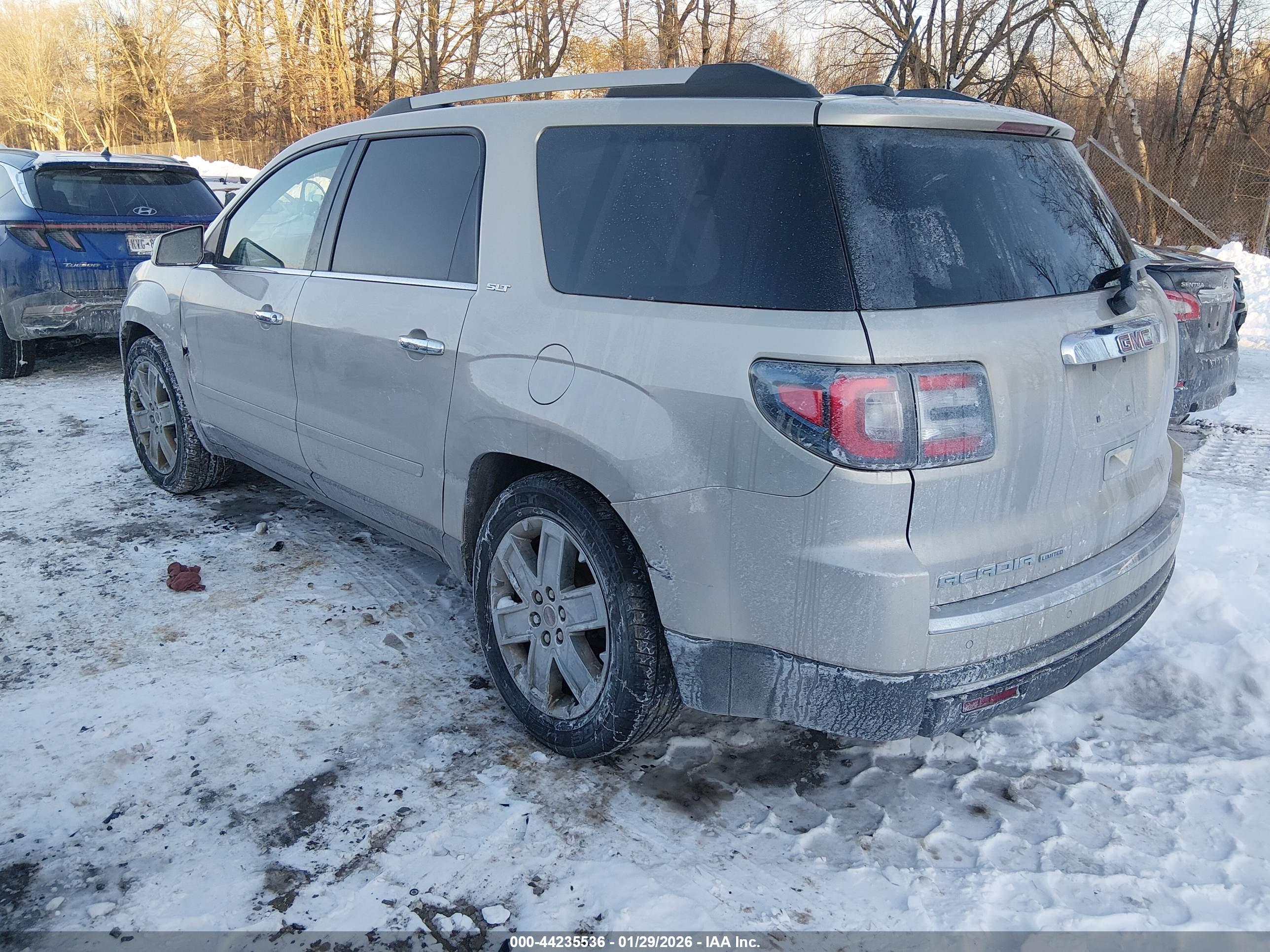 GMC ACADIA image 3