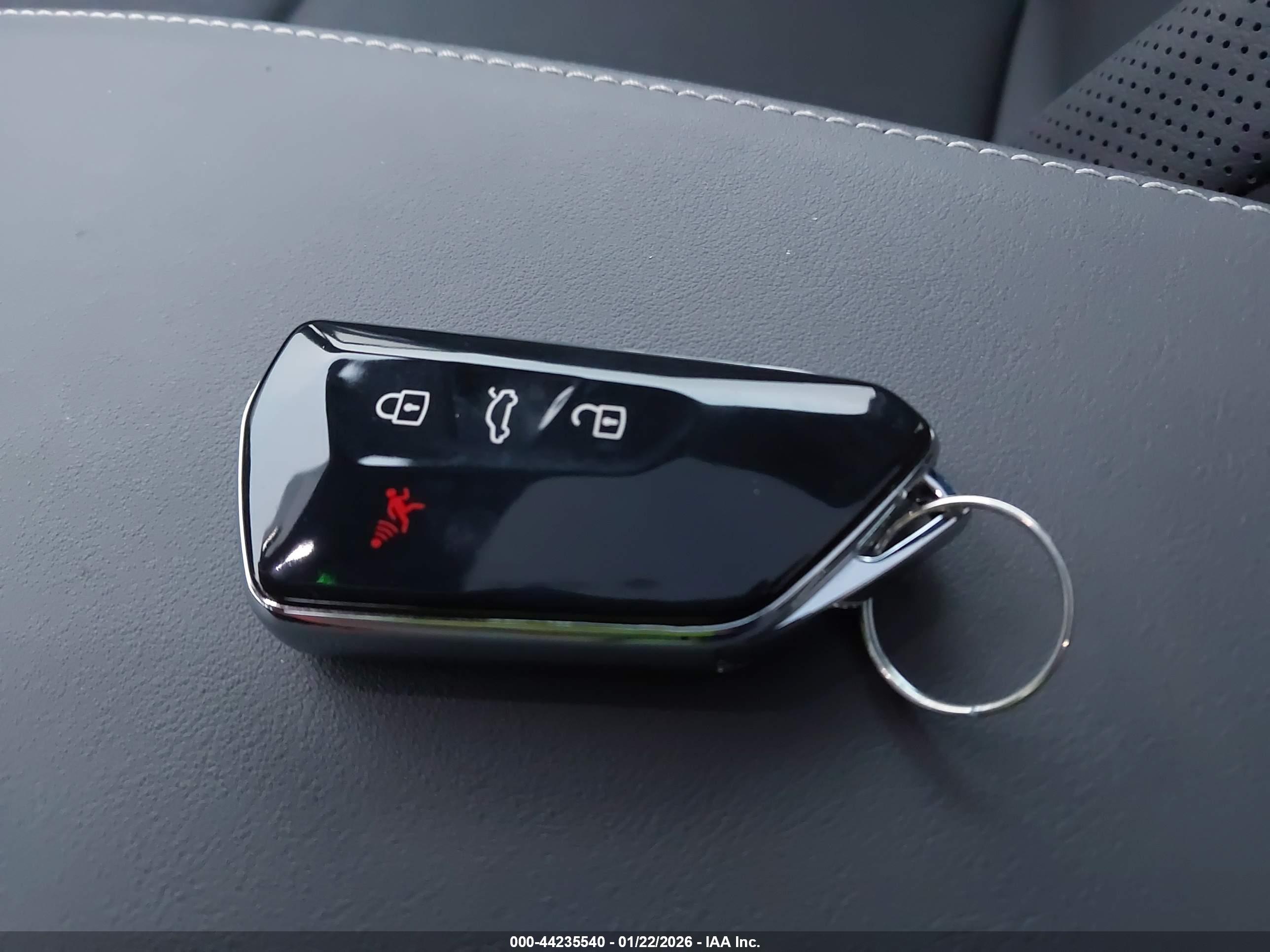VOLKSWAGEN ID.4 image 11
