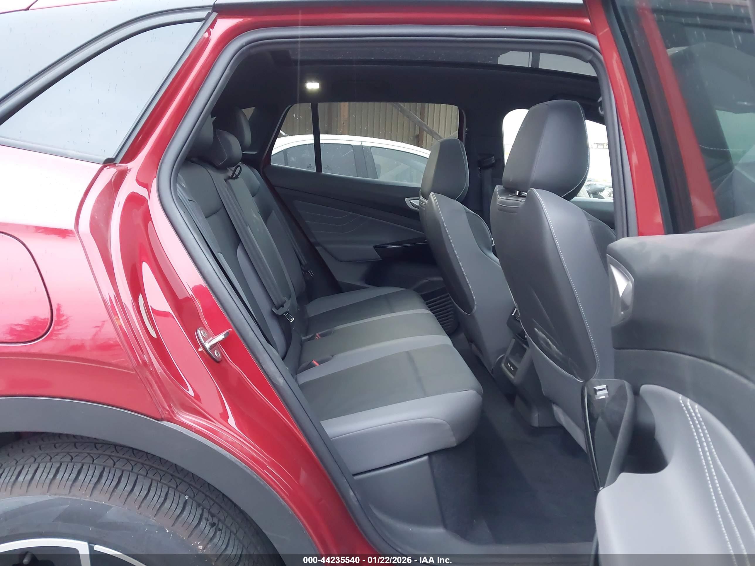 VOLKSWAGEN ID.4 image 8