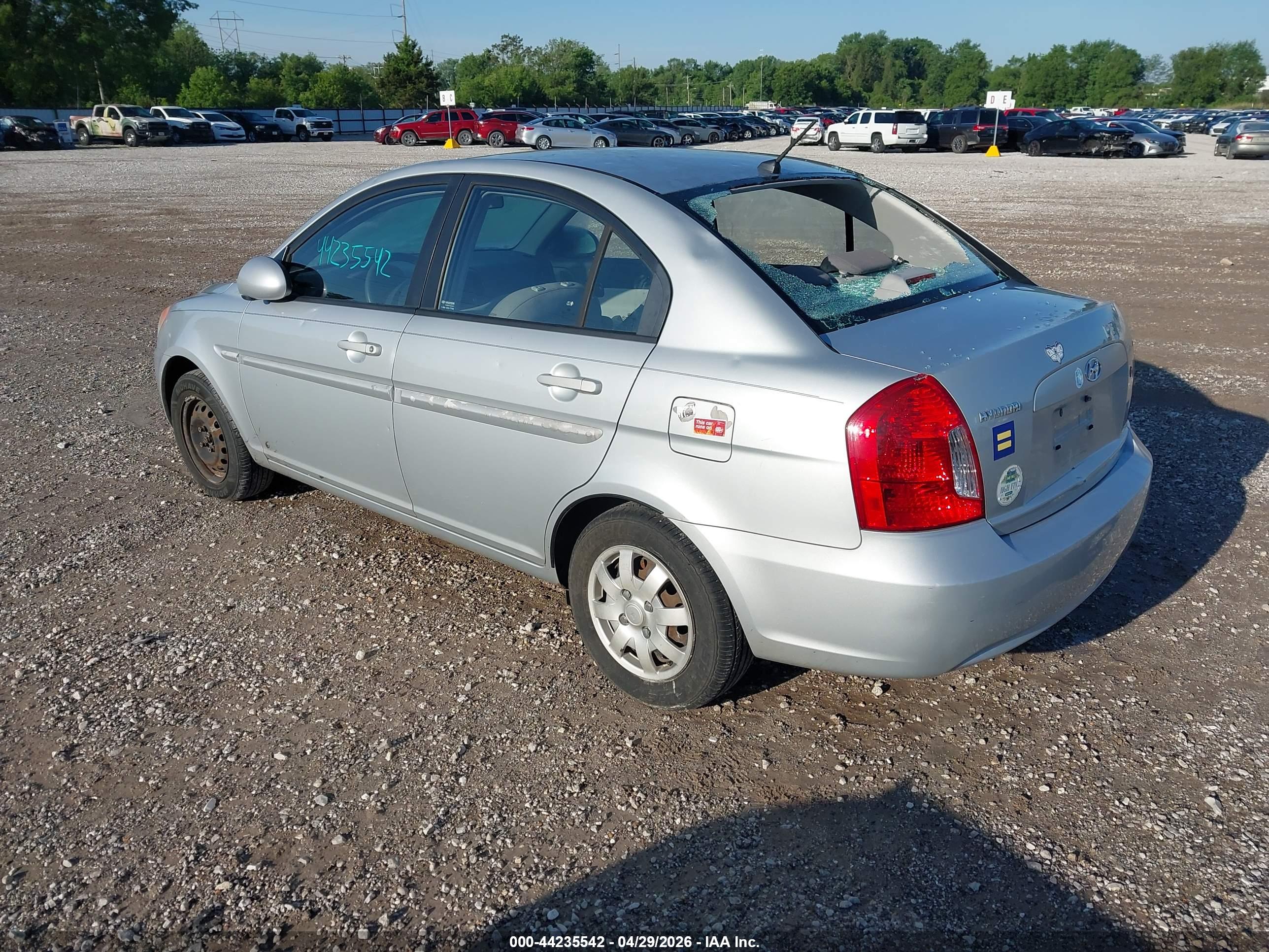HYUNDAI ACCENT image 3