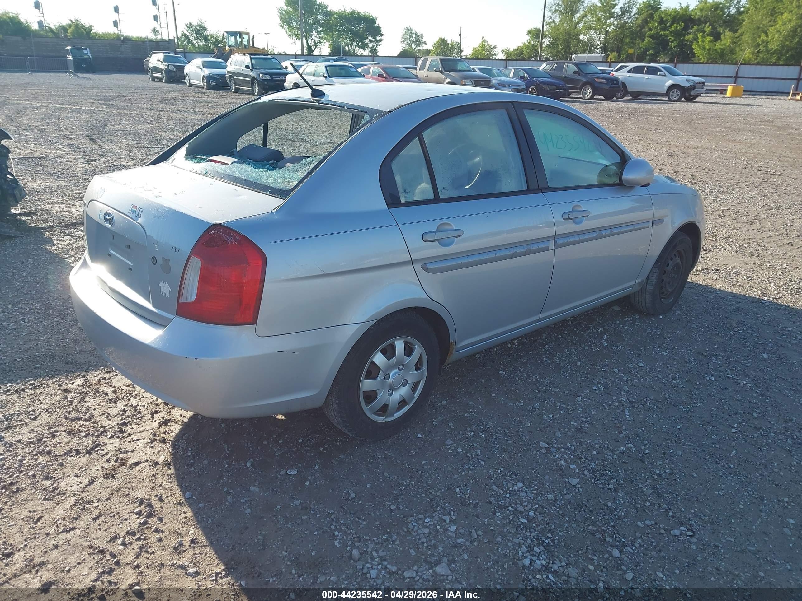 HYUNDAI ACCENT image 4
