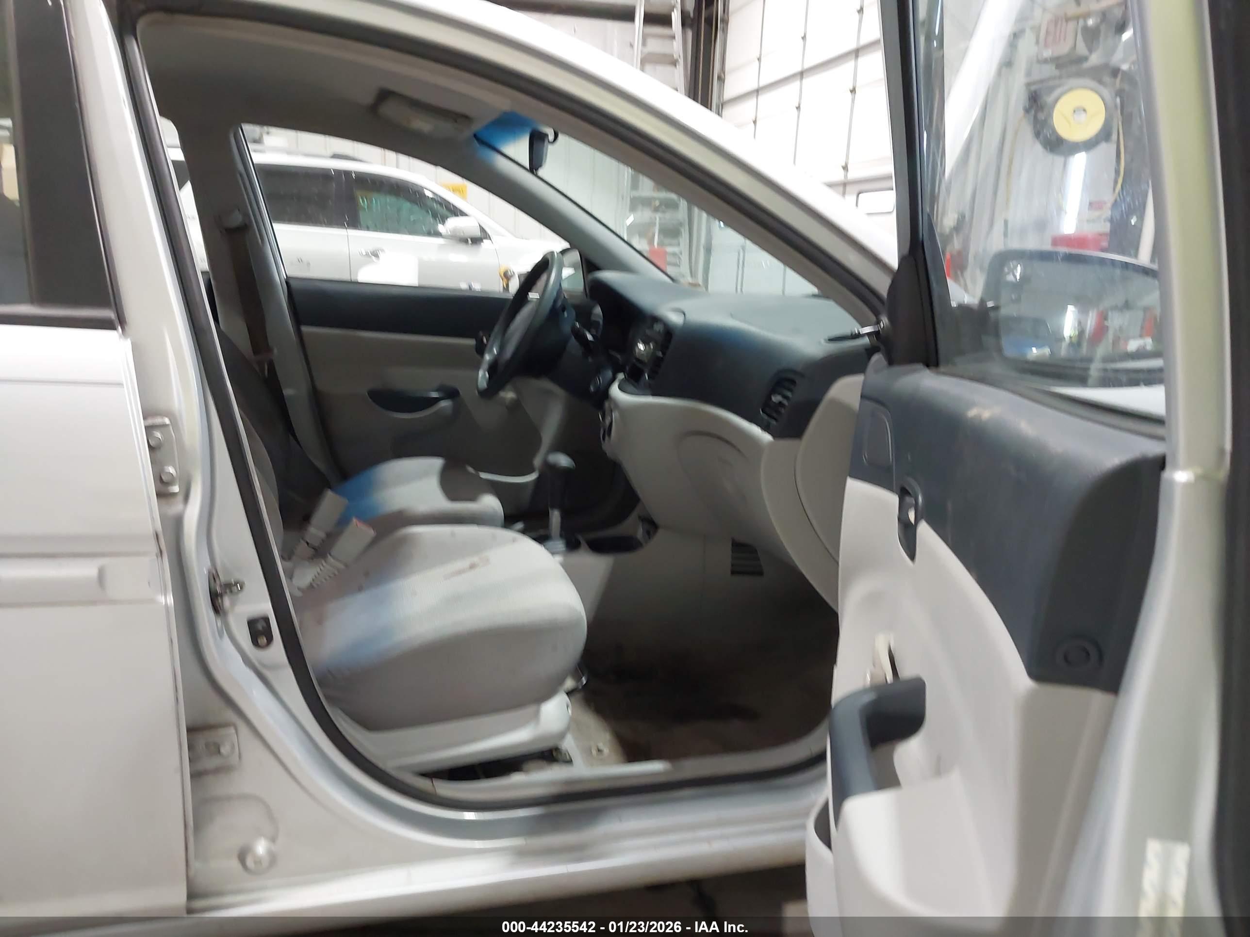 HYUNDAI ACCENT image 5