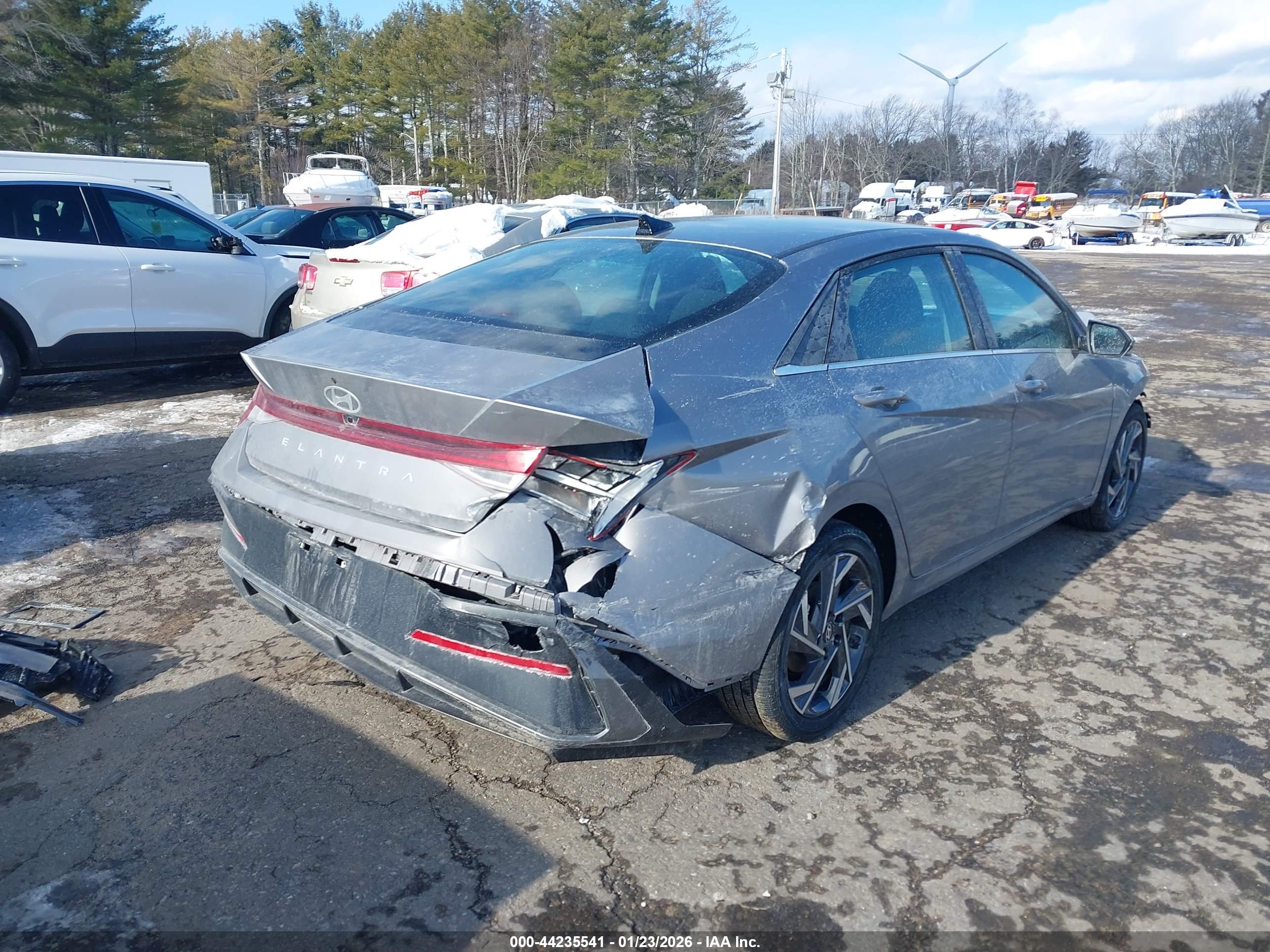 HYUNDAI ELANTRA image 4