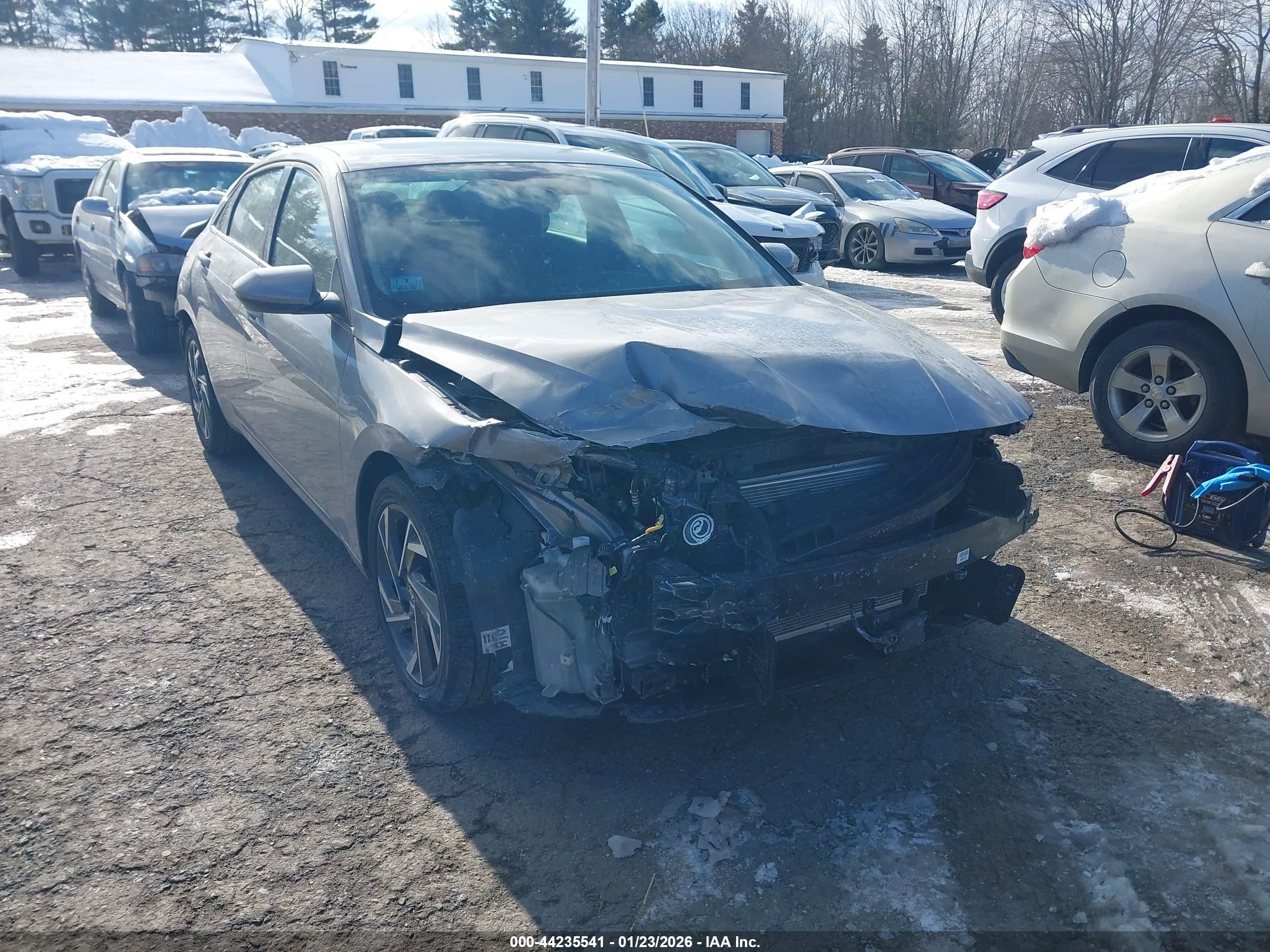 HYUNDAI ELANTRA image 6