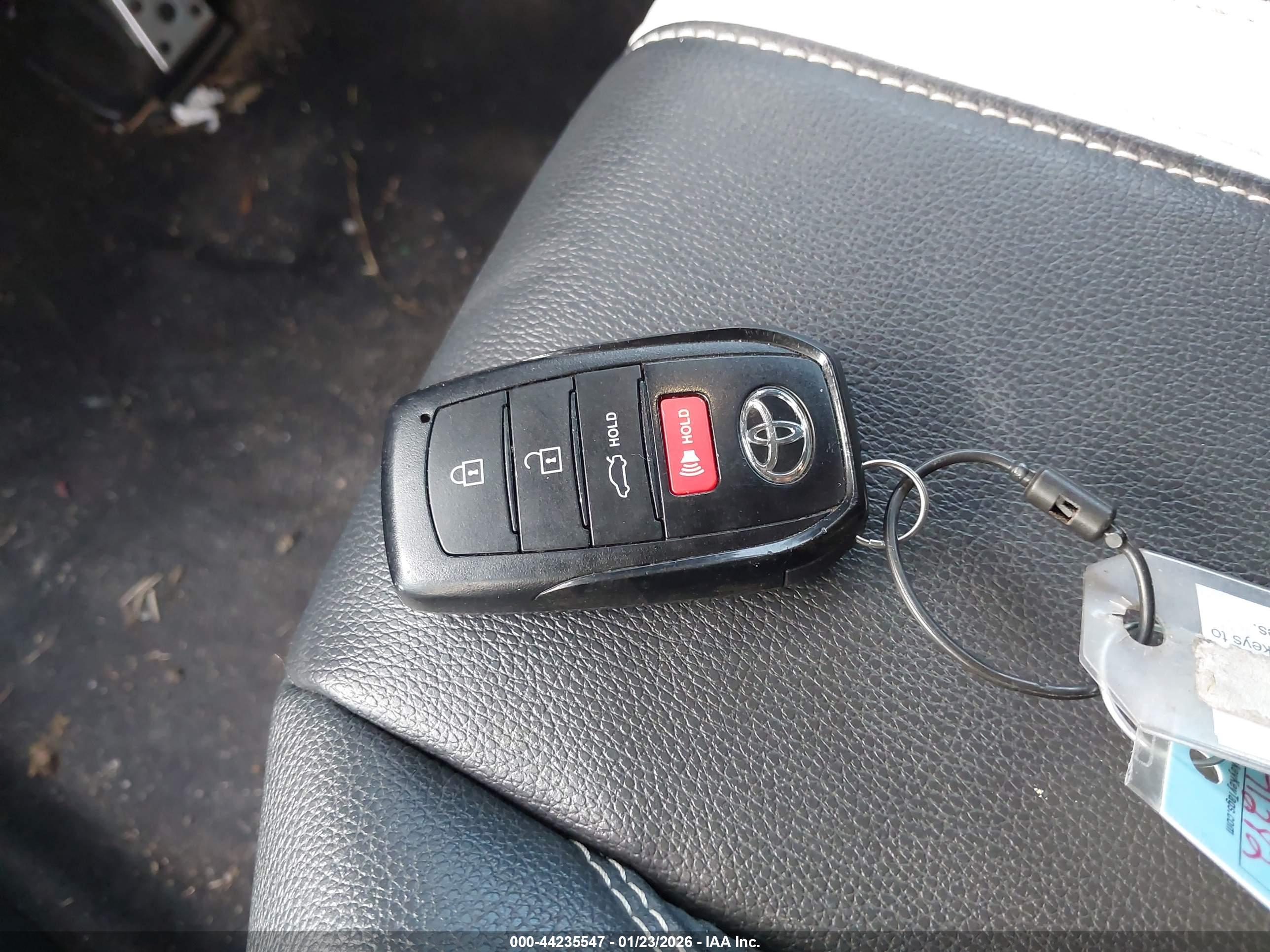 TOYOTA CAMRY image 11