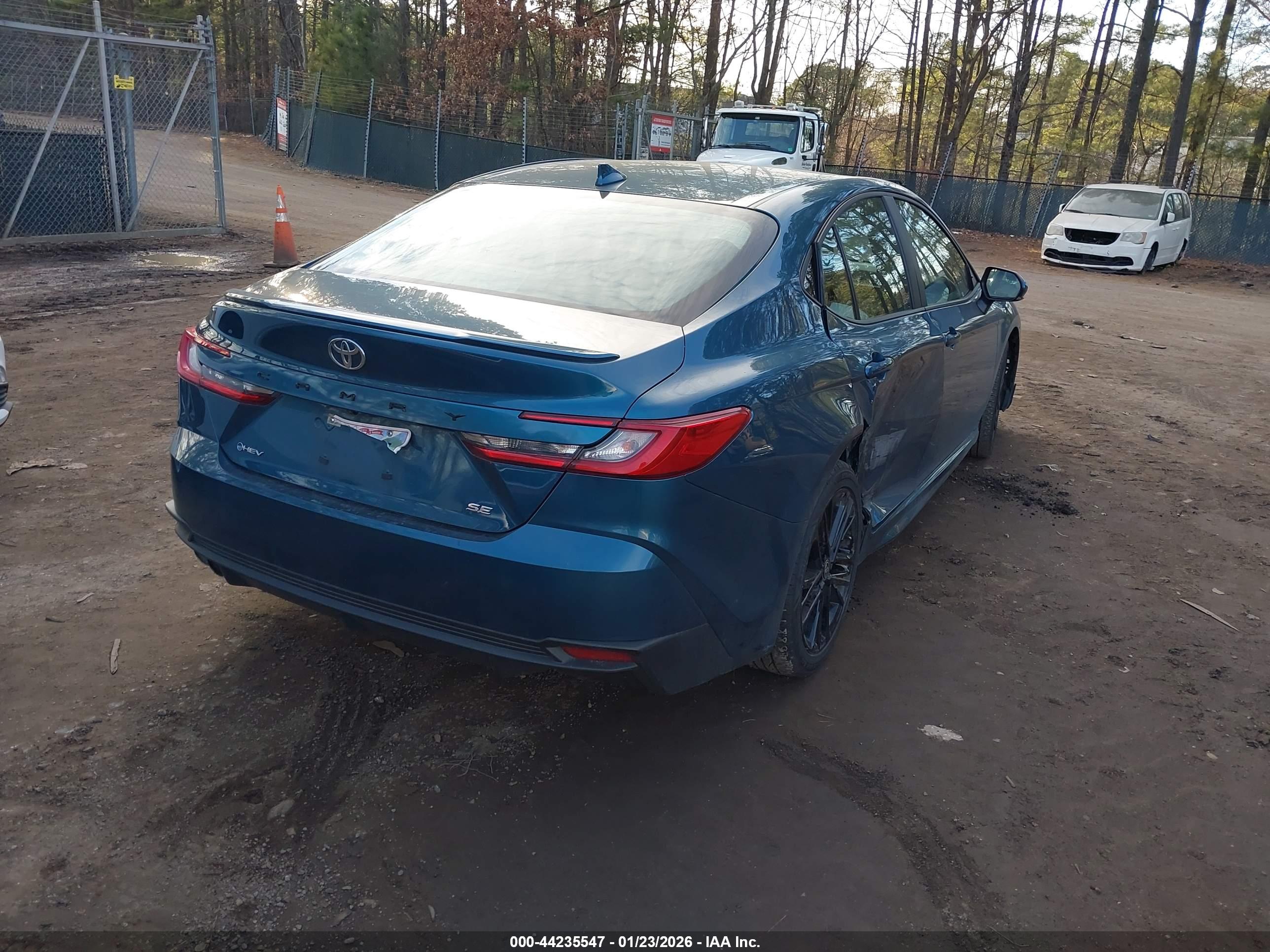 TOYOTA CAMRY image 4