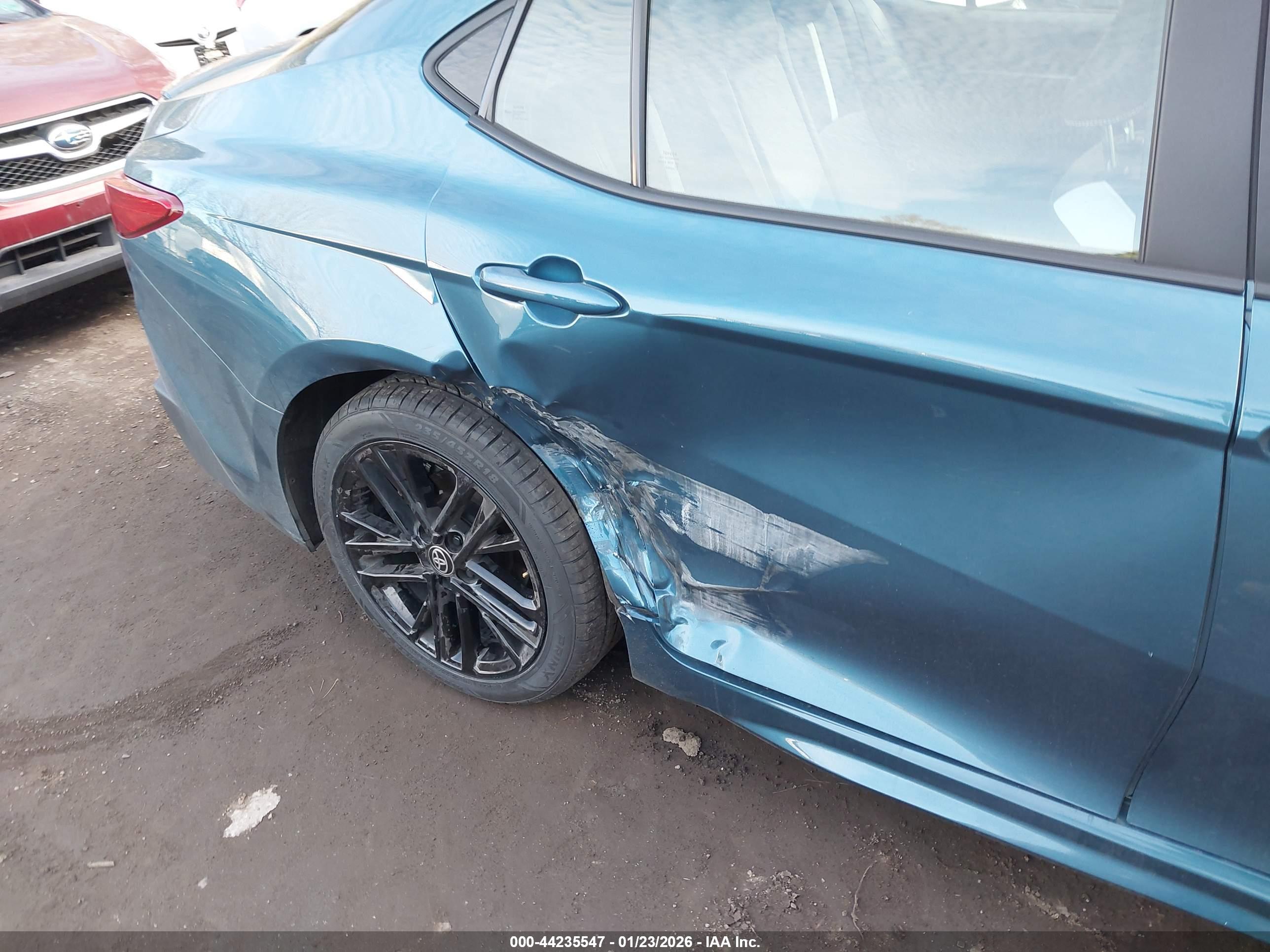 TOYOTA CAMRY image 6