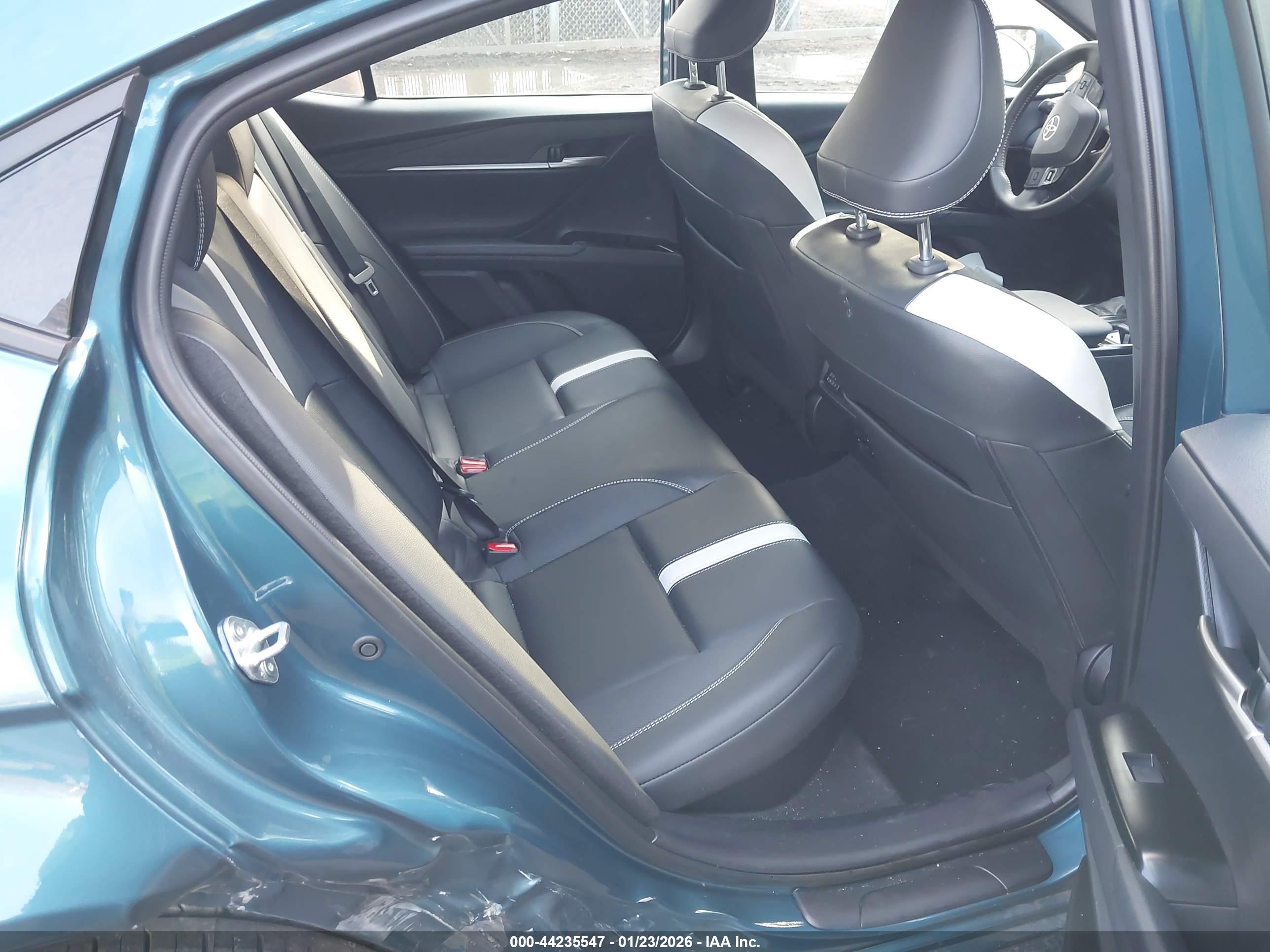 TOYOTA CAMRY image 8