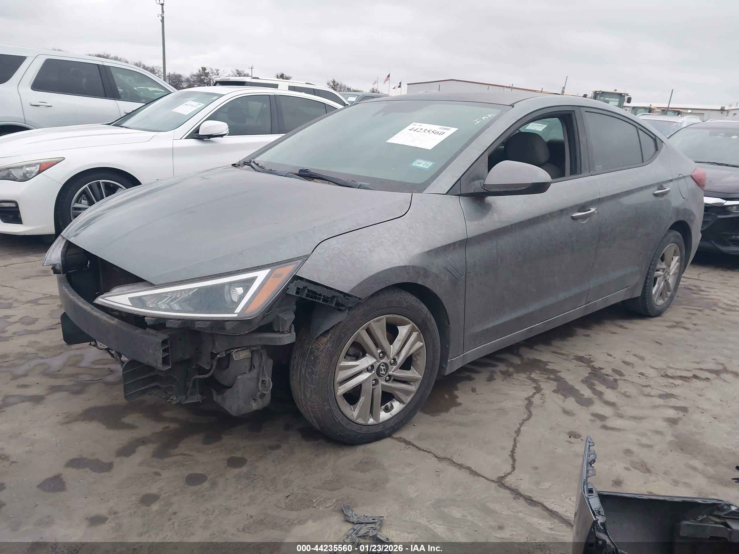 HYUNDAI ELANTRA image 2