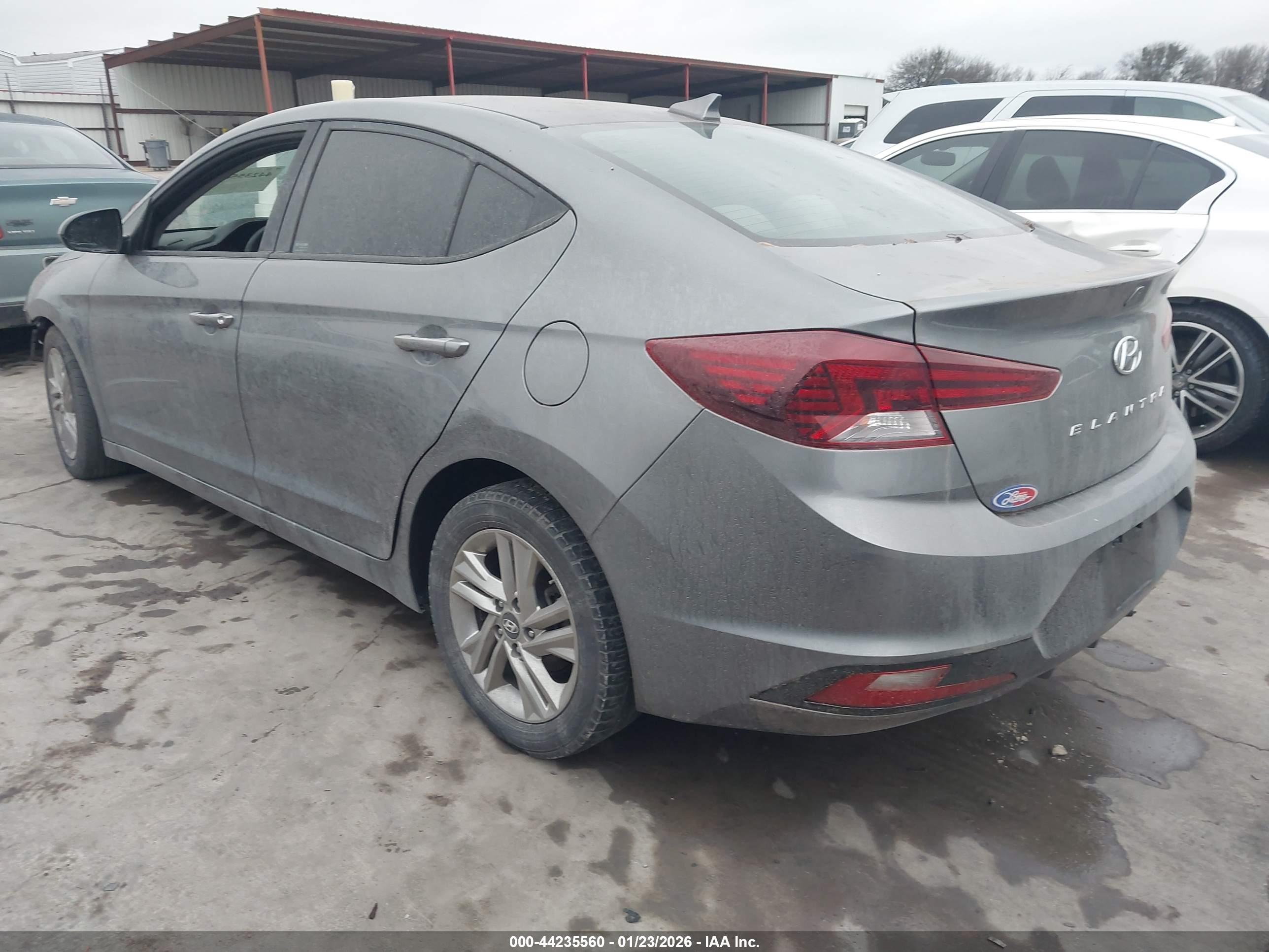 HYUNDAI ELANTRA image 3