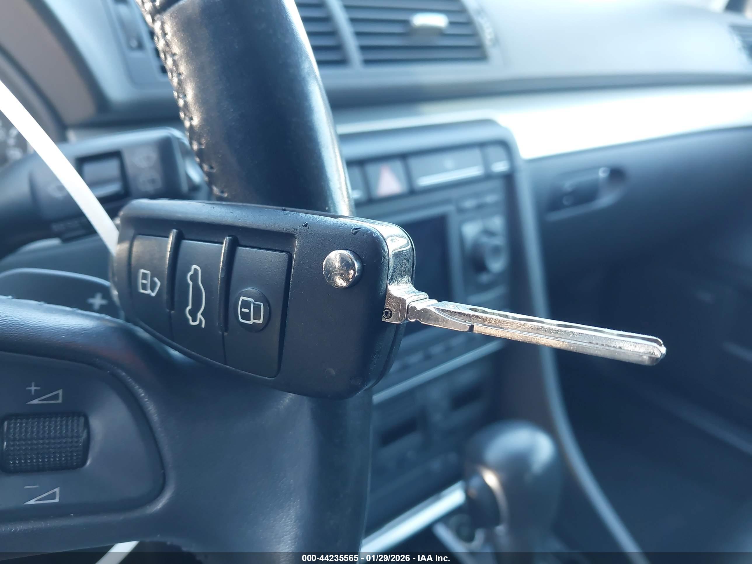 AUDI A4 image 11
