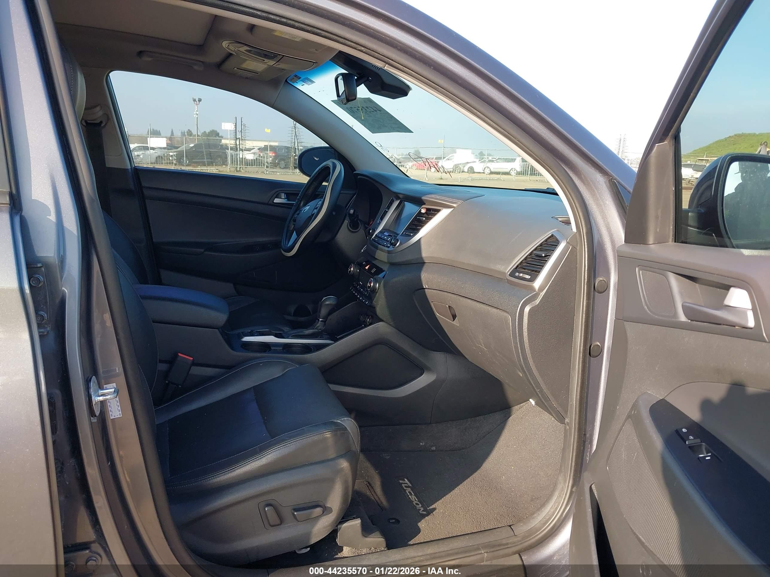 HYUNDAI TUCSON image 5