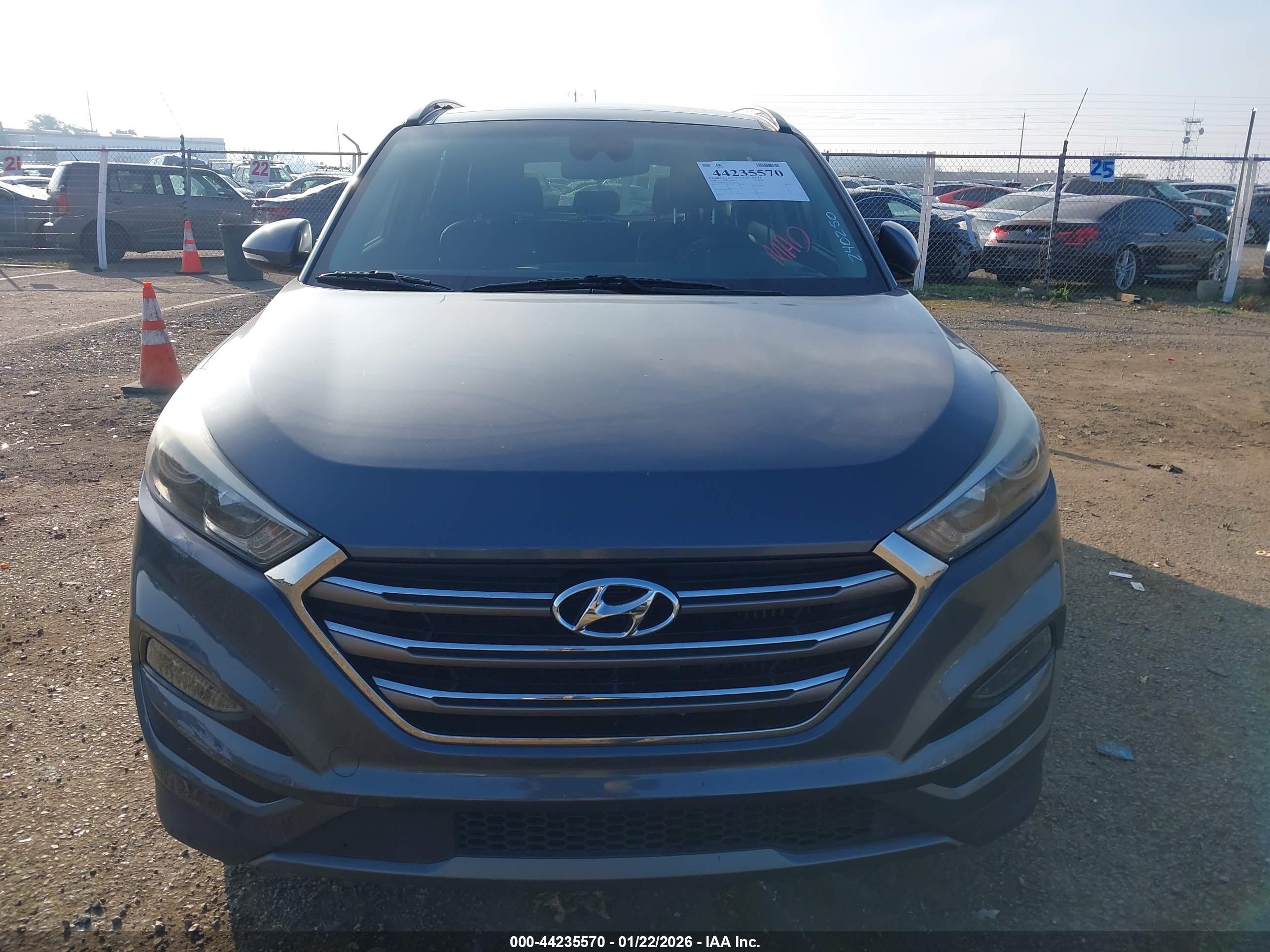HYUNDAI TUCSON image 6