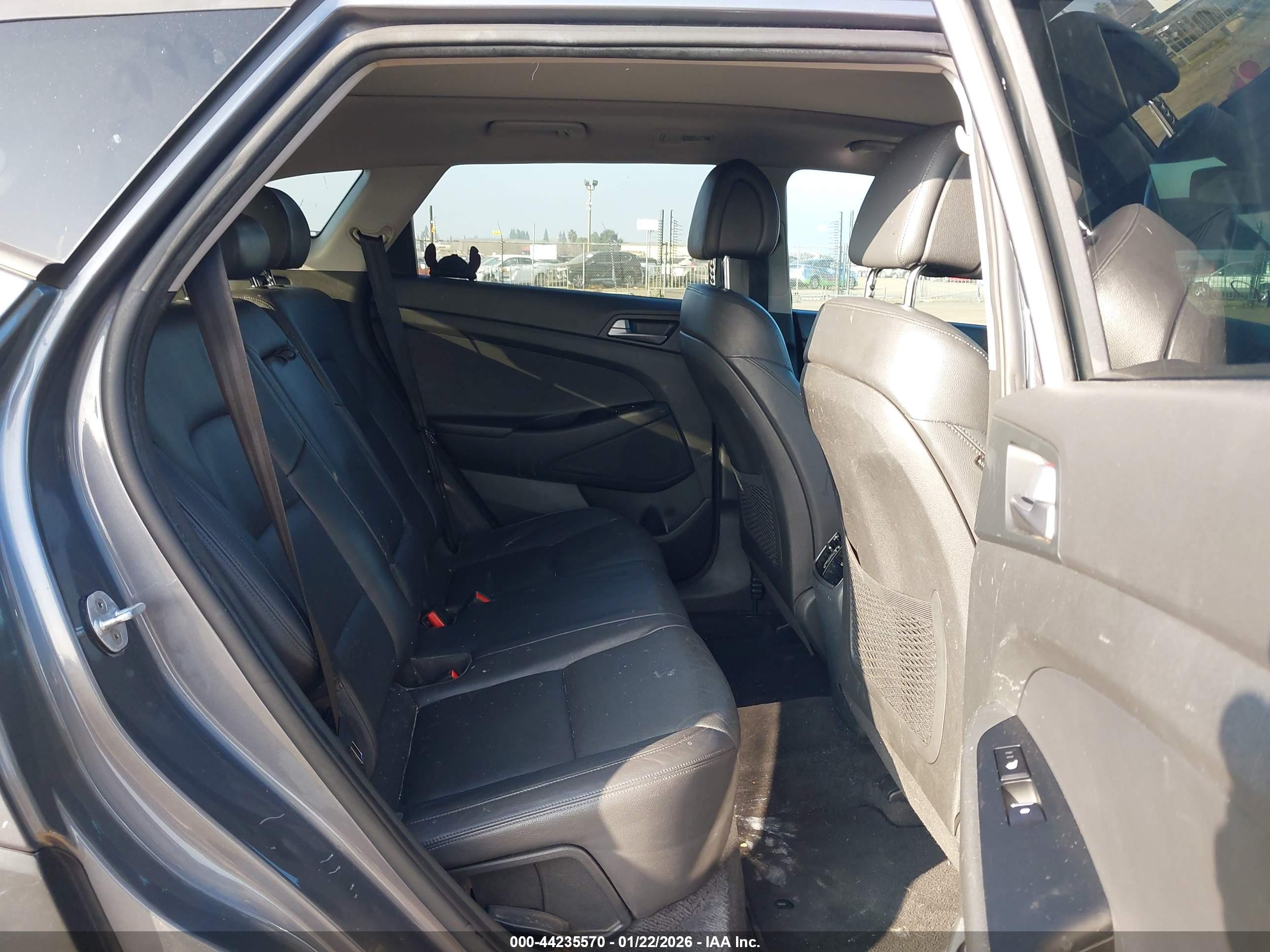 HYUNDAI TUCSON image 8