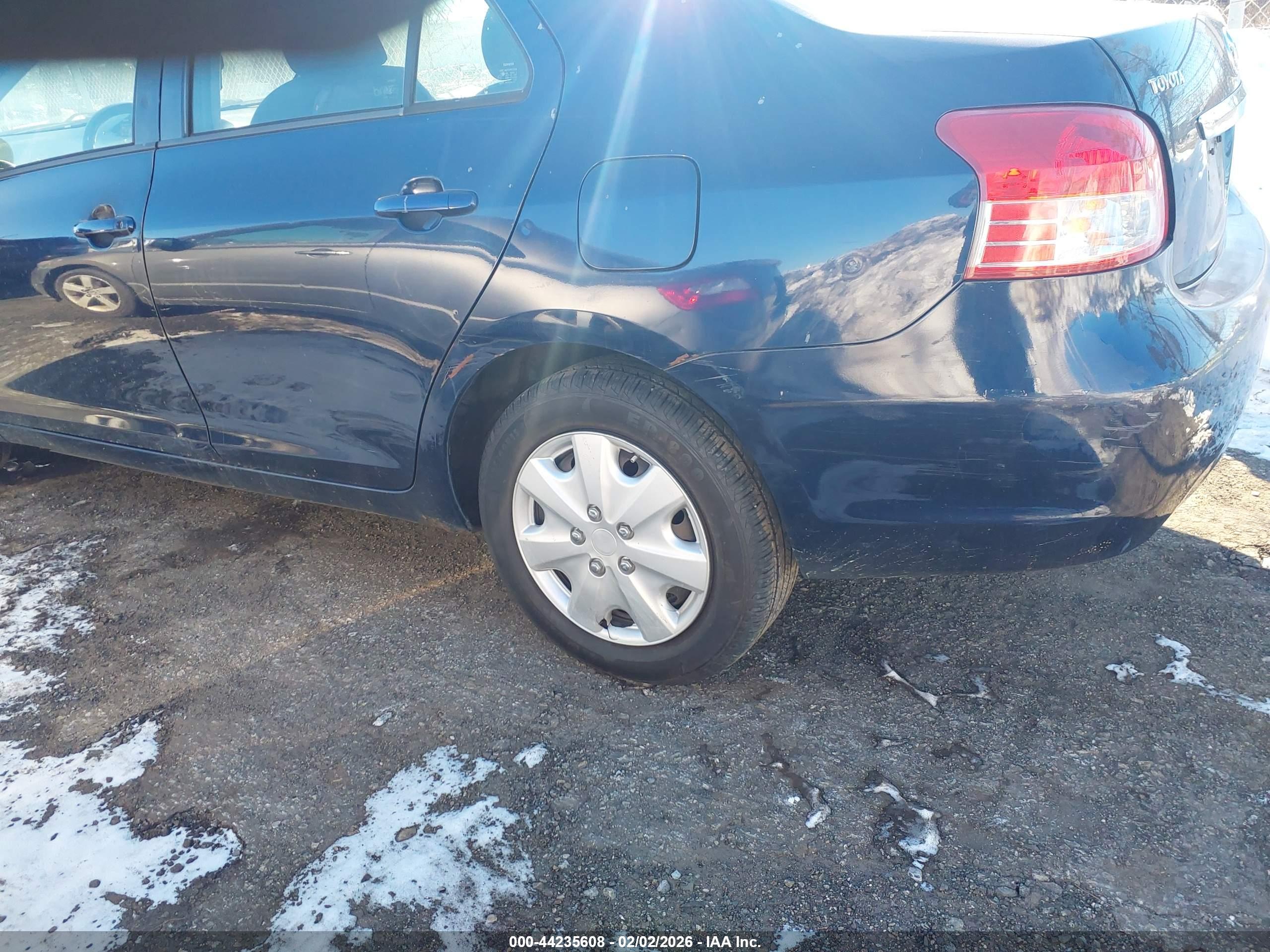 TOYOTA YARIS image 6