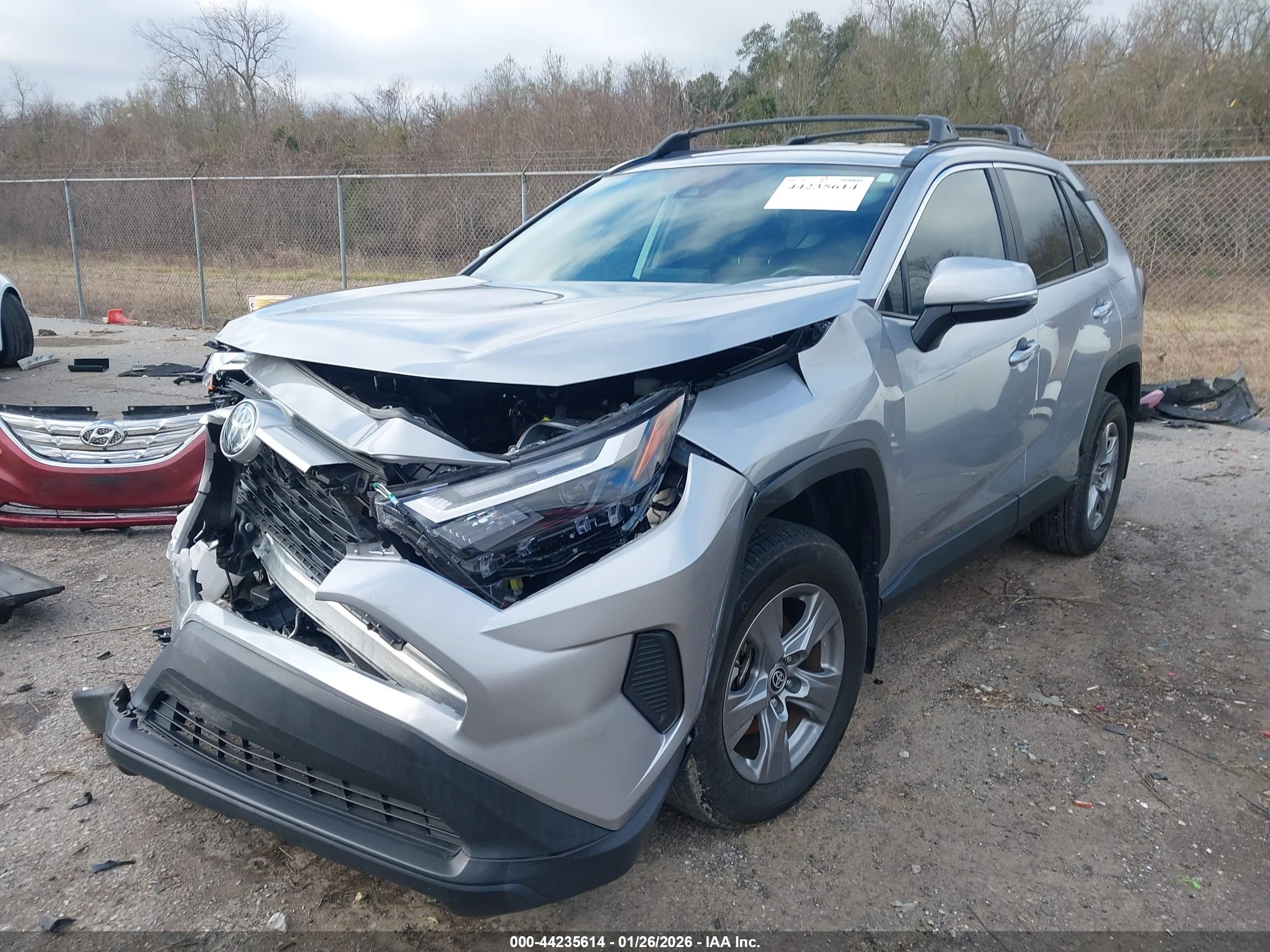 TOYOTA RAV4 image 2