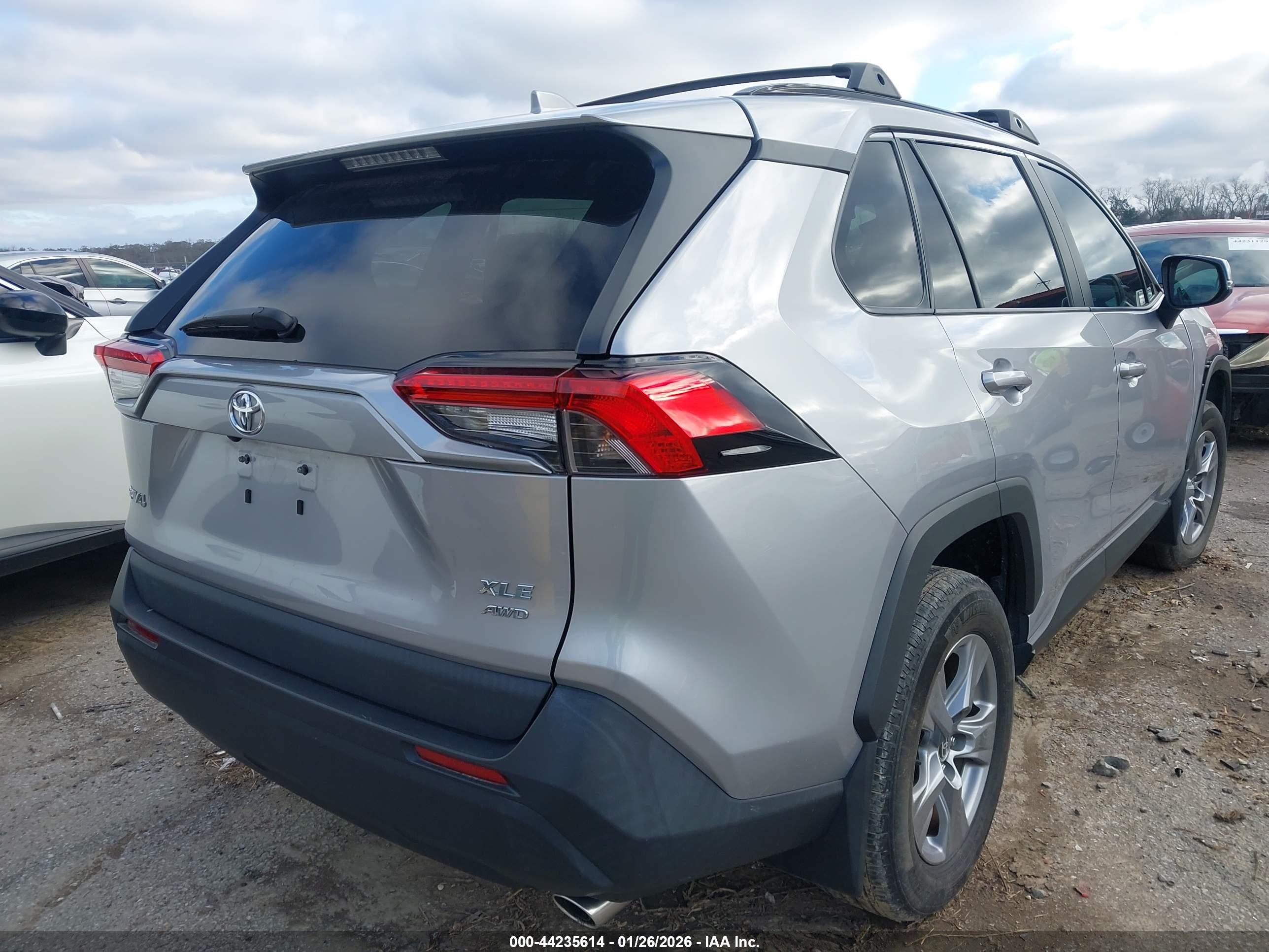 TOYOTA RAV4 image 4