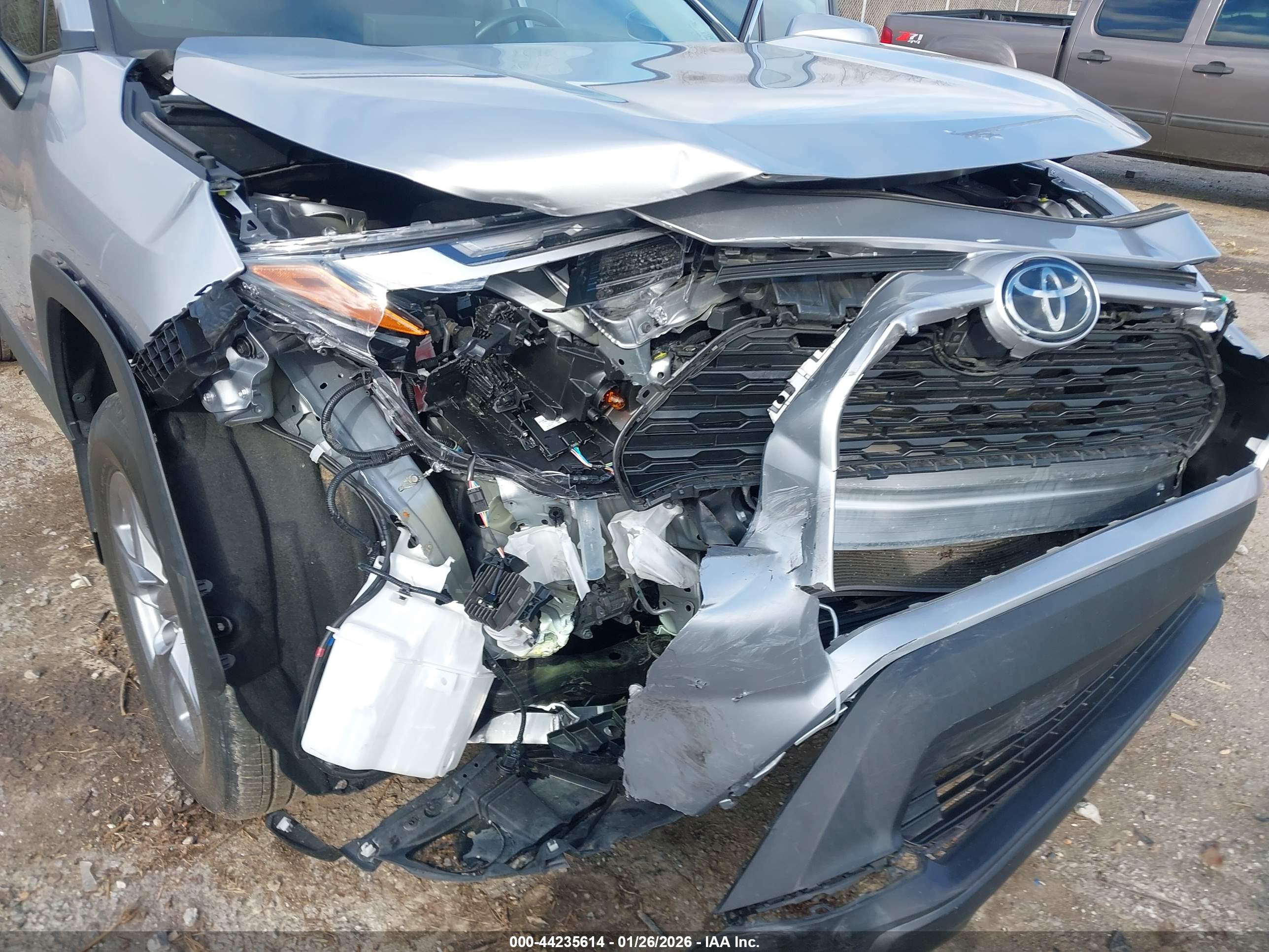 TOYOTA RAV4 image 6