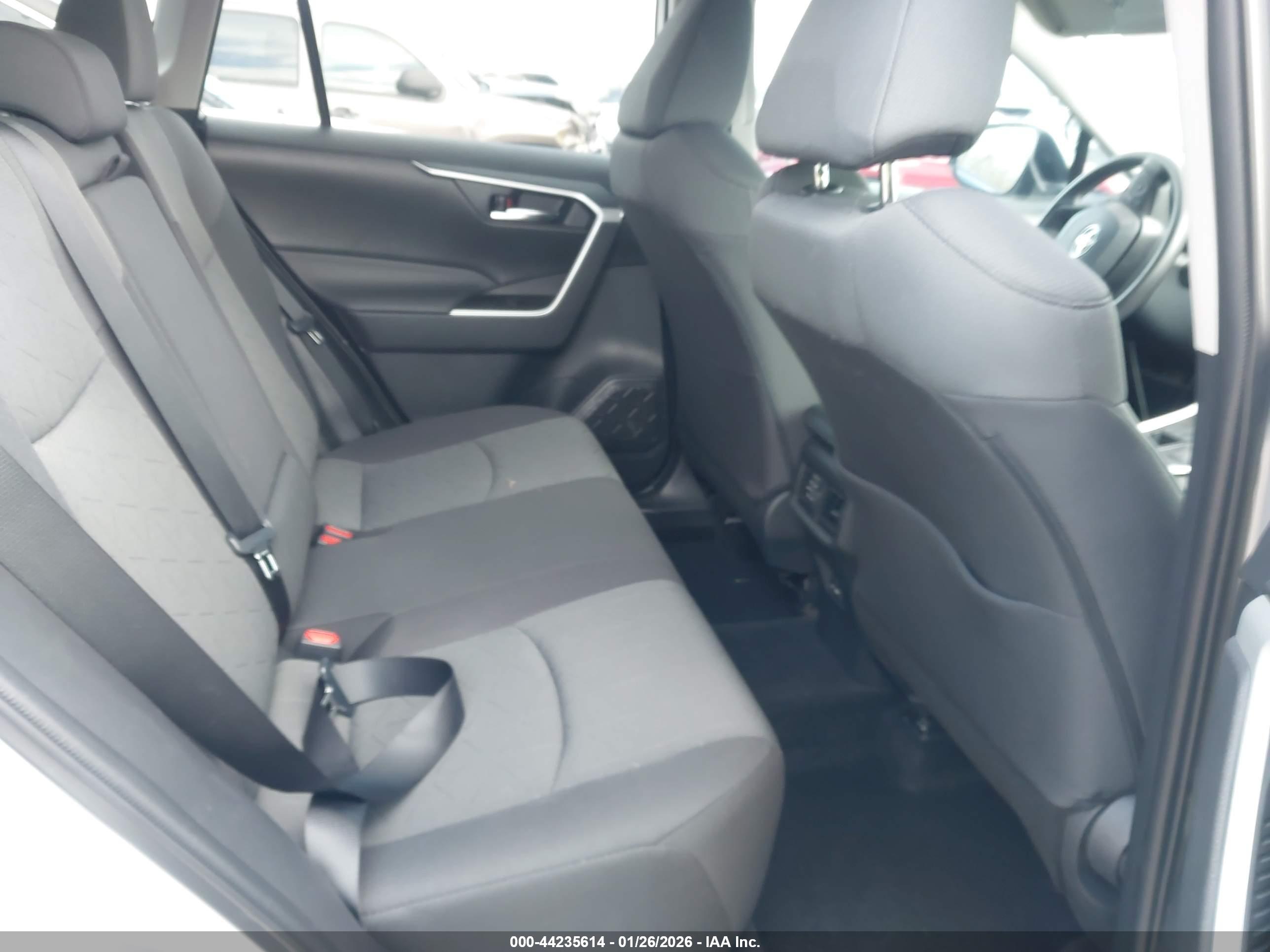 TOYOTA RAV4 image 8