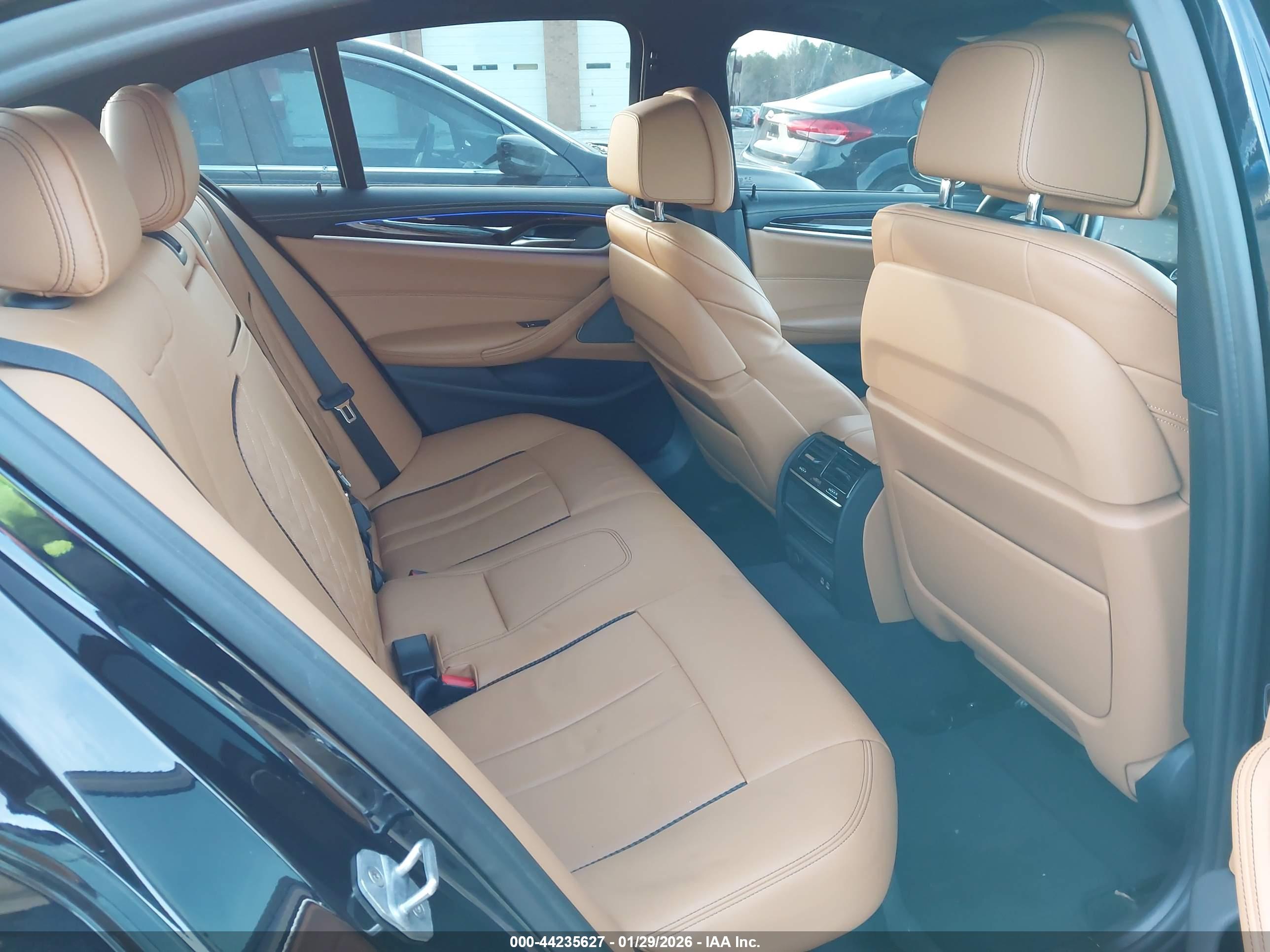 BMW M550I image 8