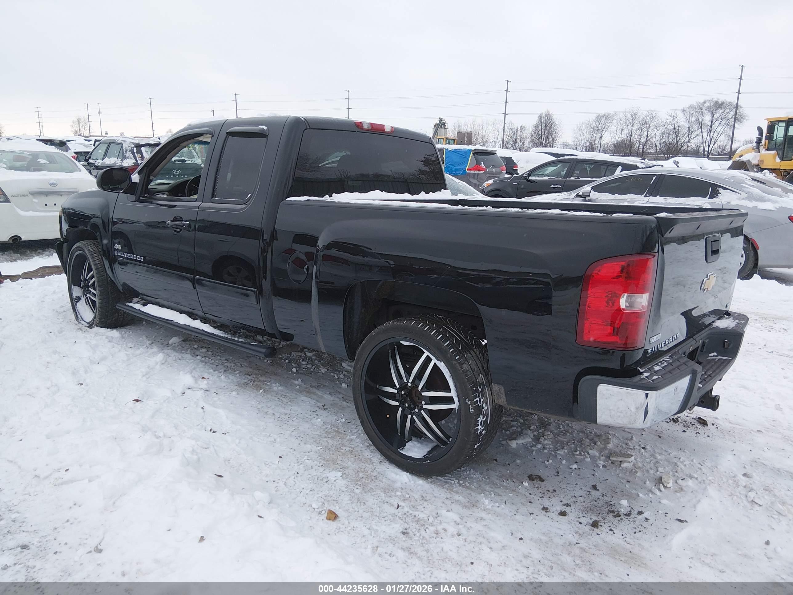 CHEVROLET SILVERADO image 3
