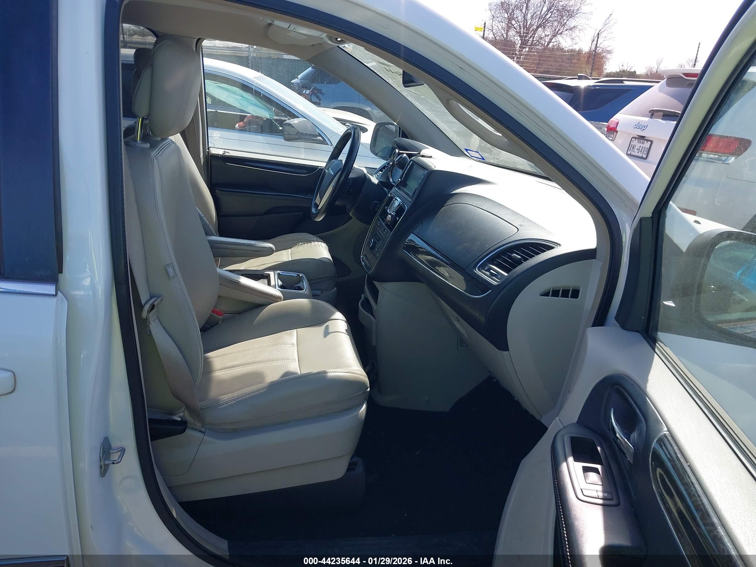 CHRYSLER TOWN image 5