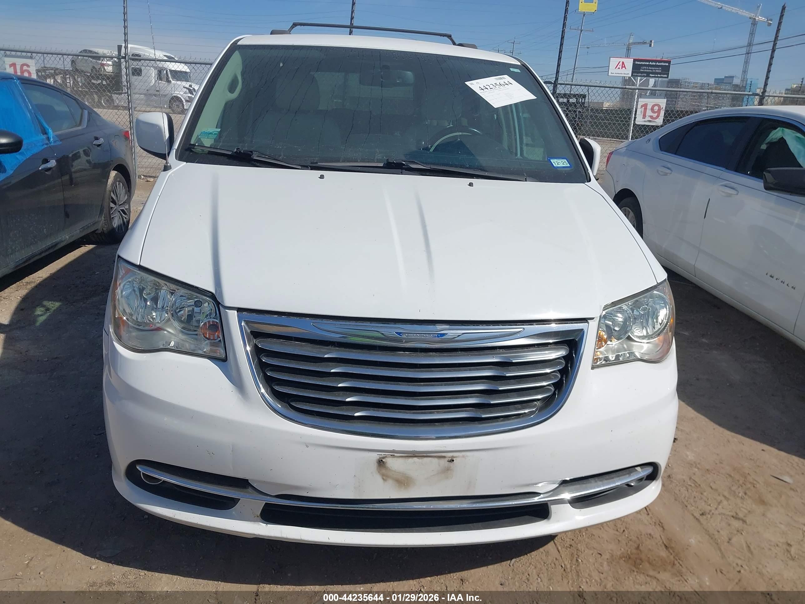 CHRYSLER TOWN image 6