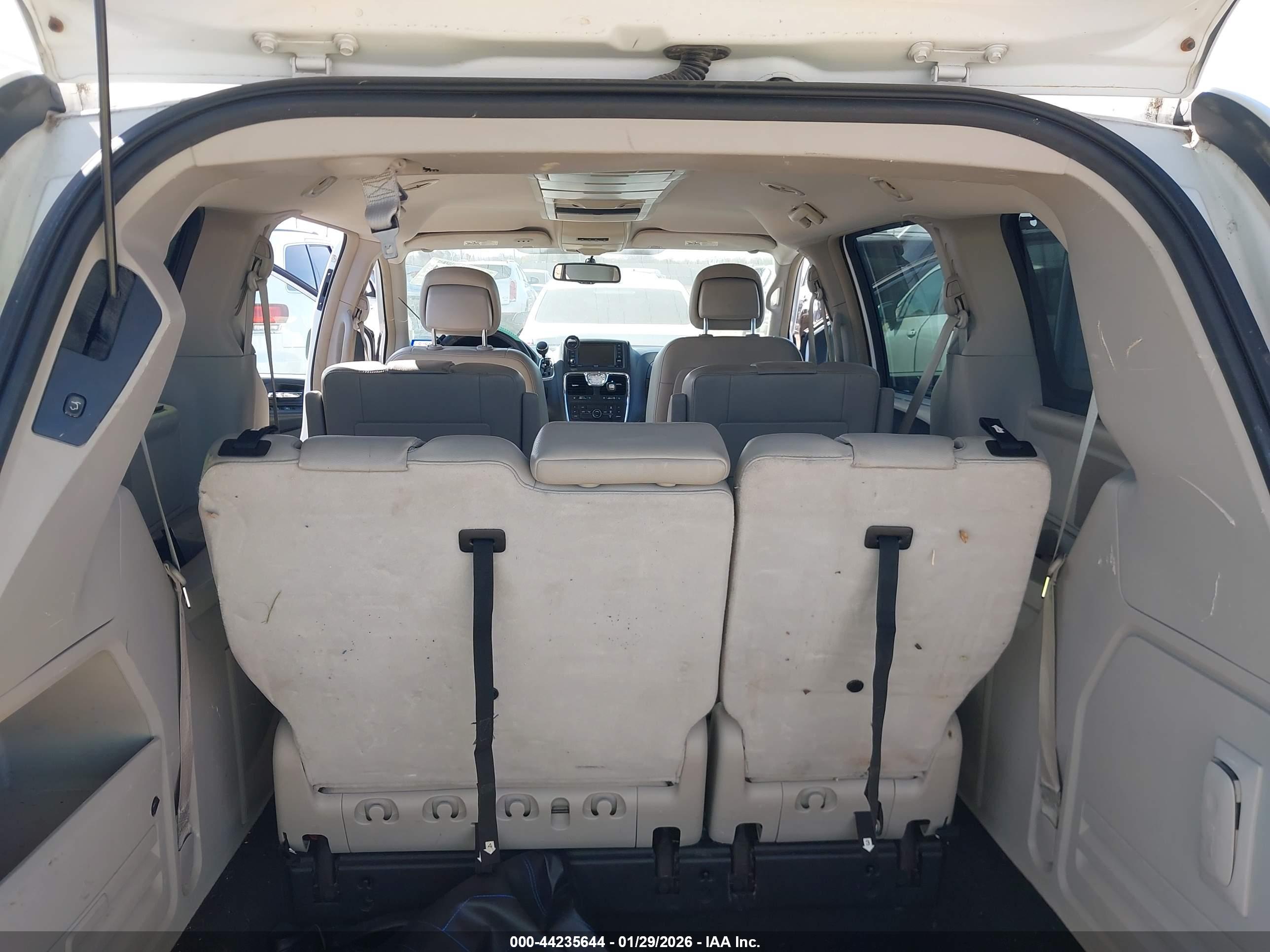 CHRYSLER TOWN image 8