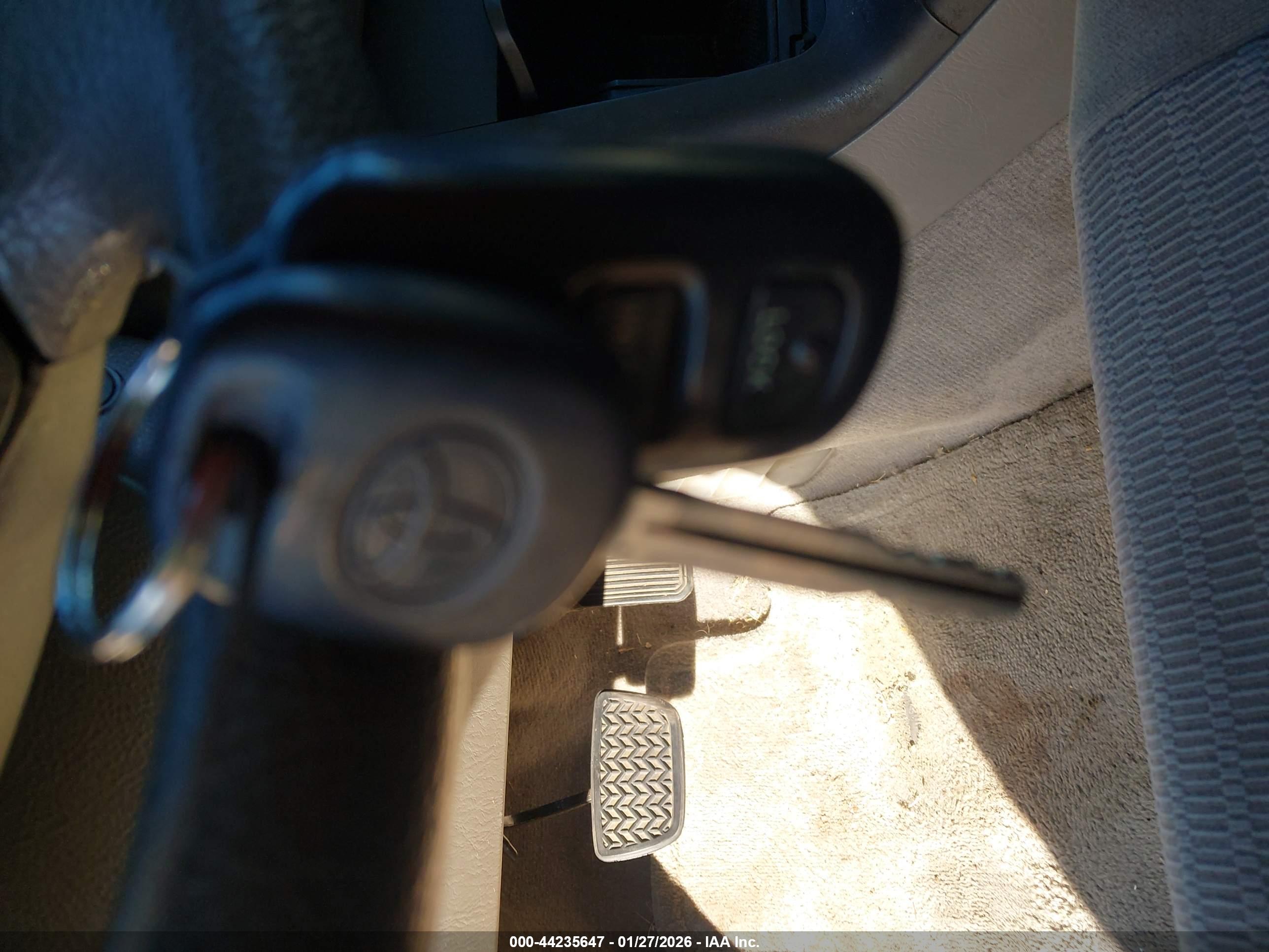 TOYOTA CAMRY image 11
