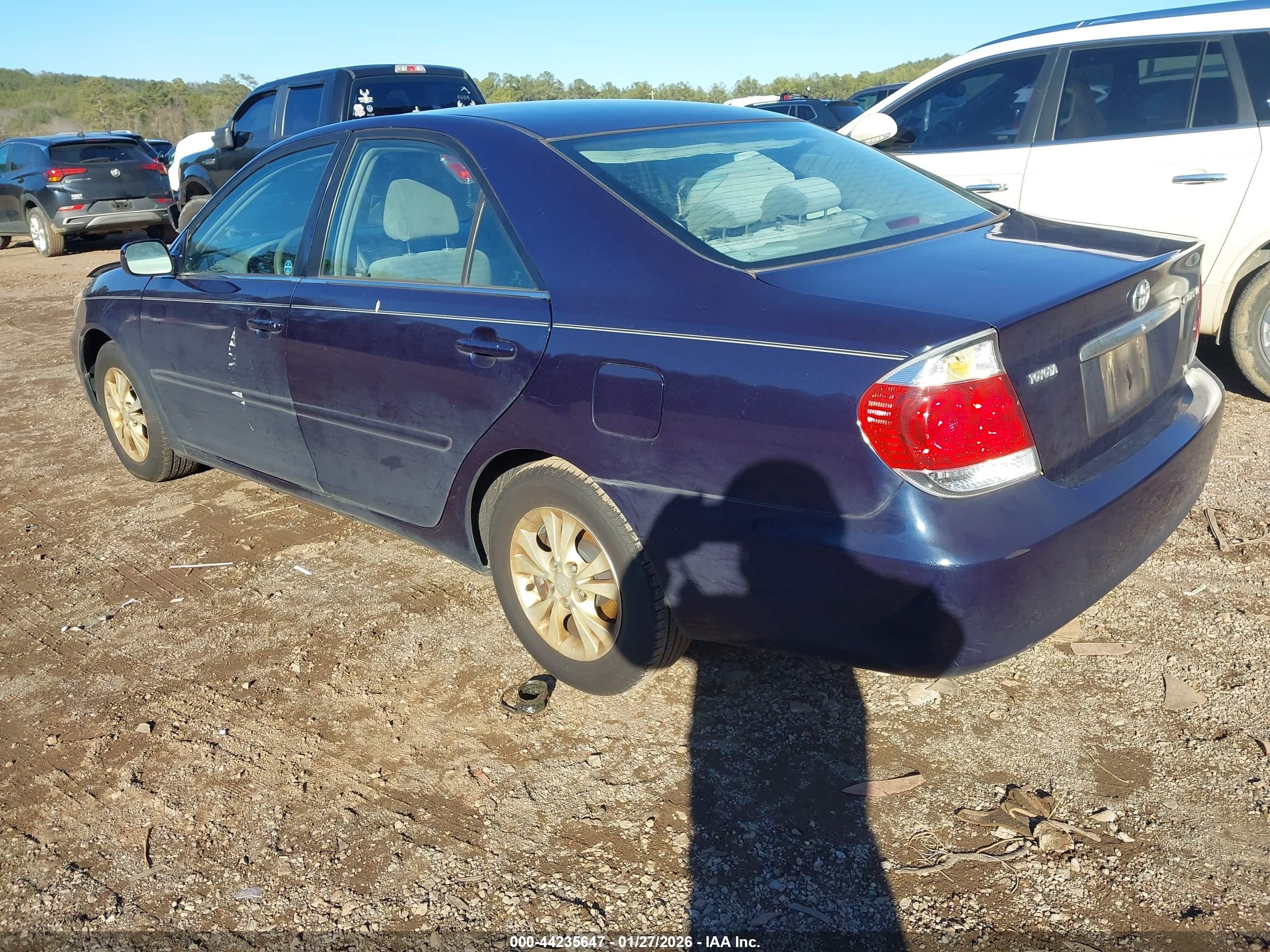 TOYOTA CAMRY image 3