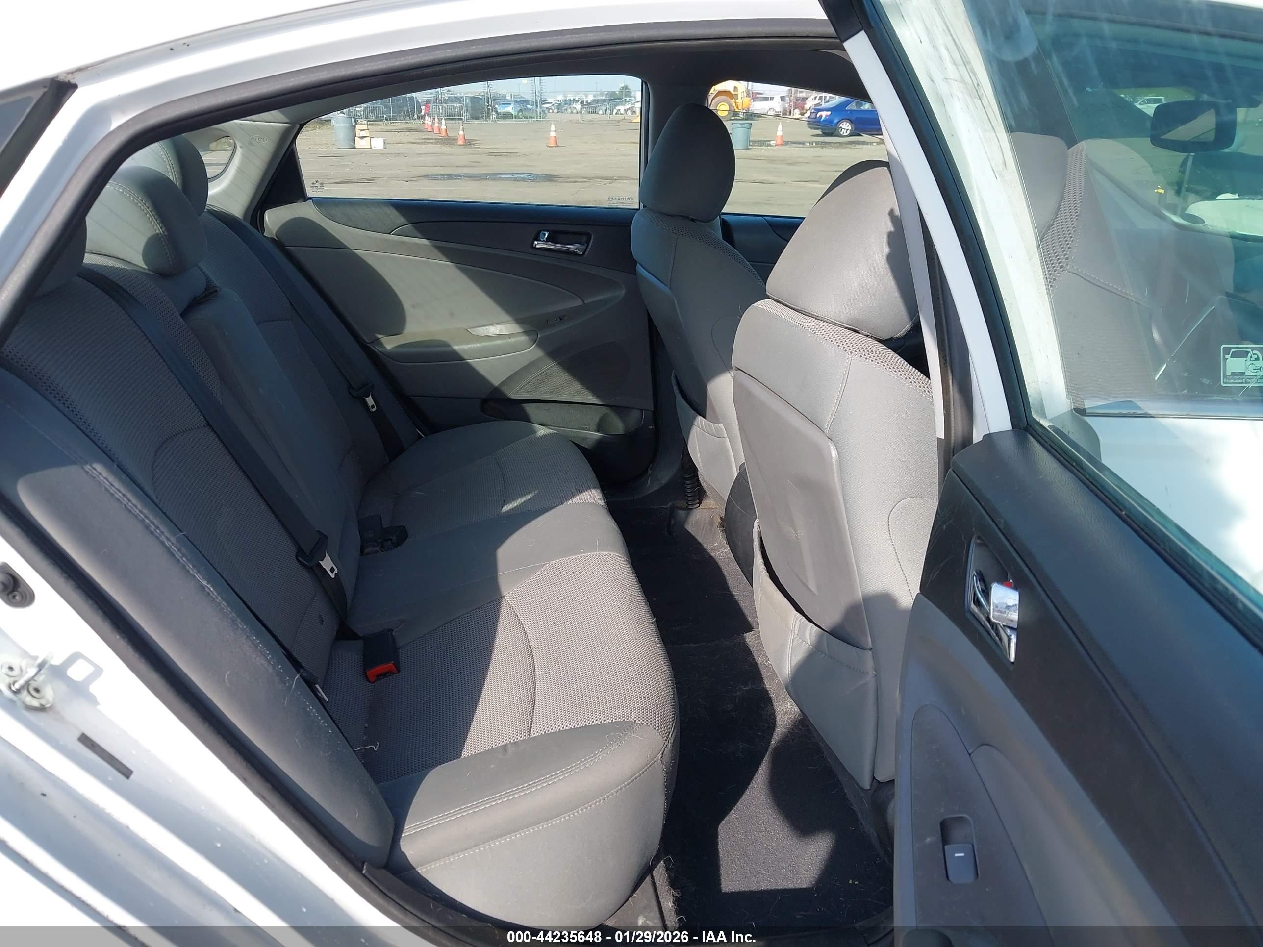 HYUNDAI SONATA image 8