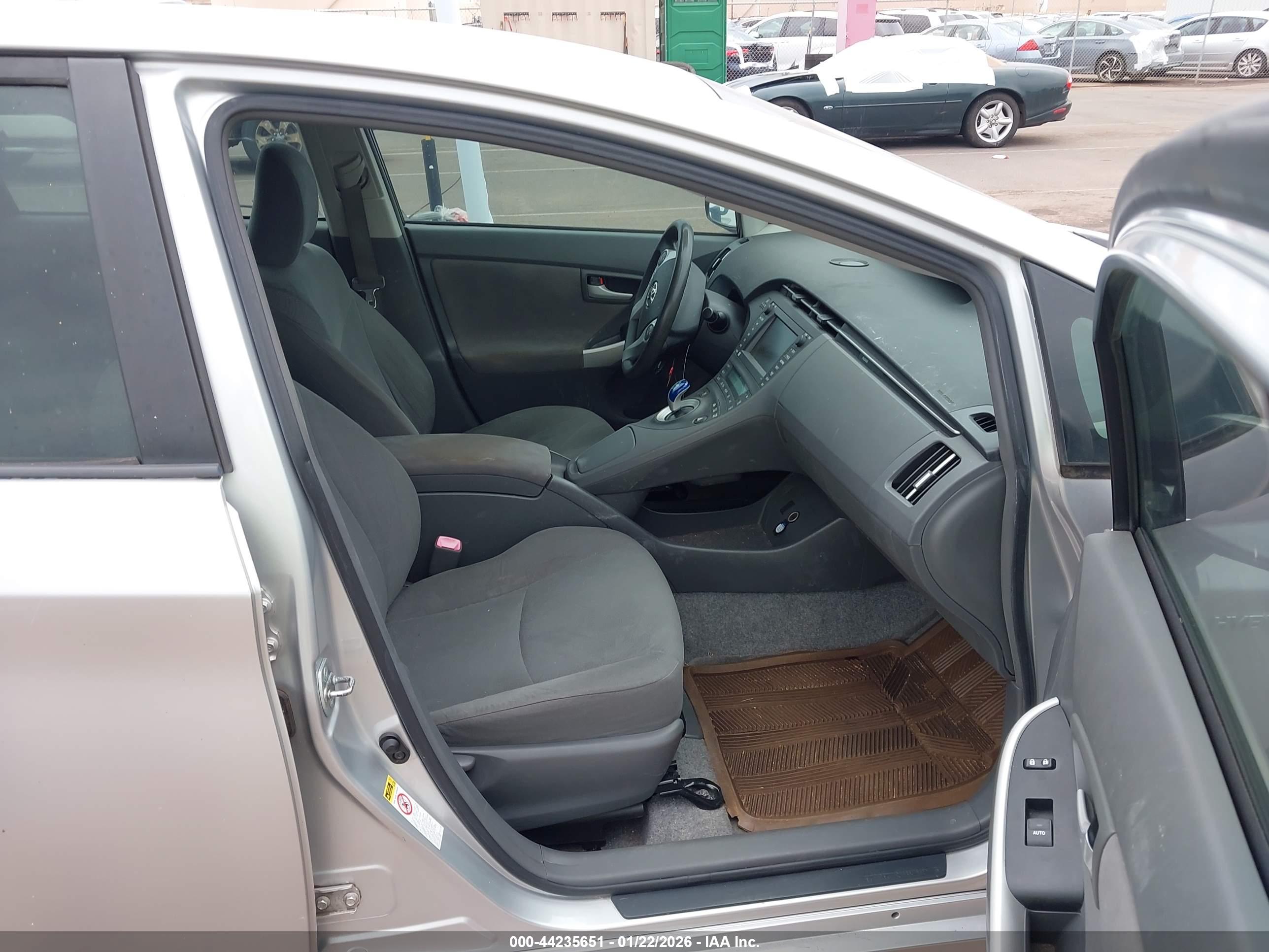 TOYOTA PRIUS image 5