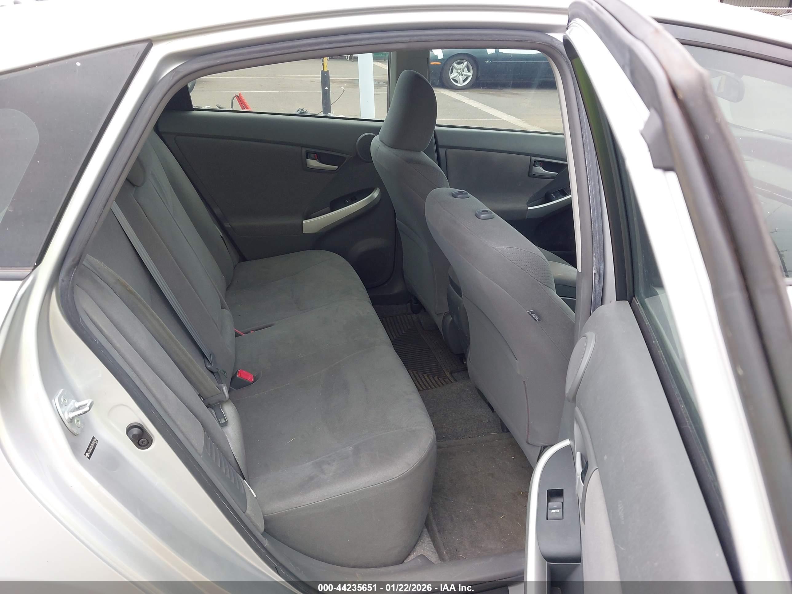 TOYOTA PRIUS image 8