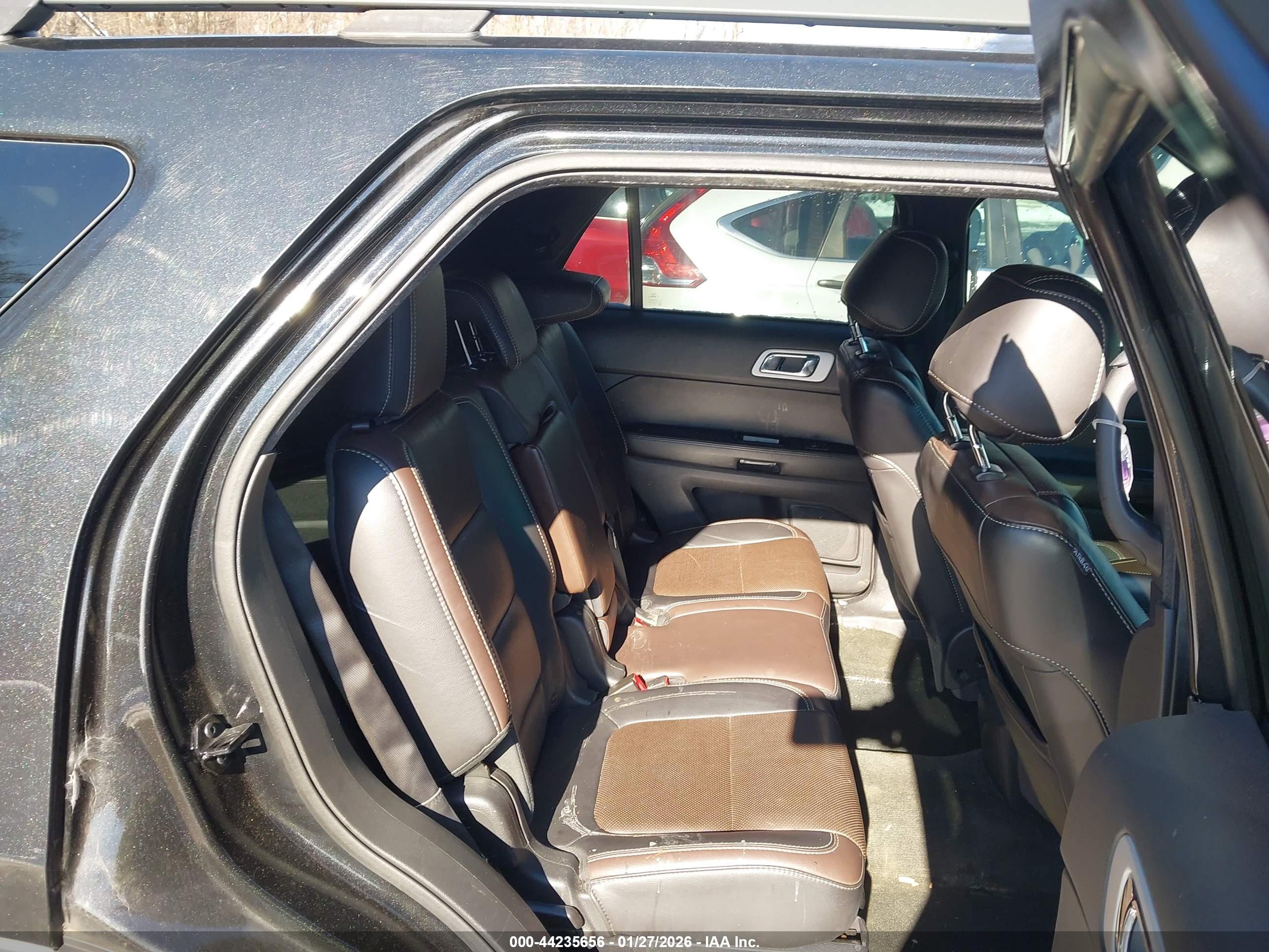 FORD EXPLORER image 8