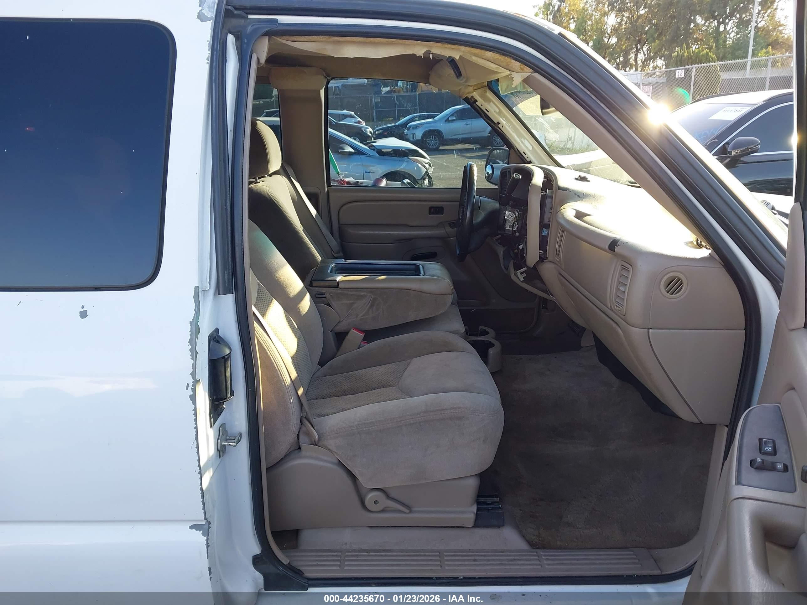 CHEVROLET SILVERADO image 5