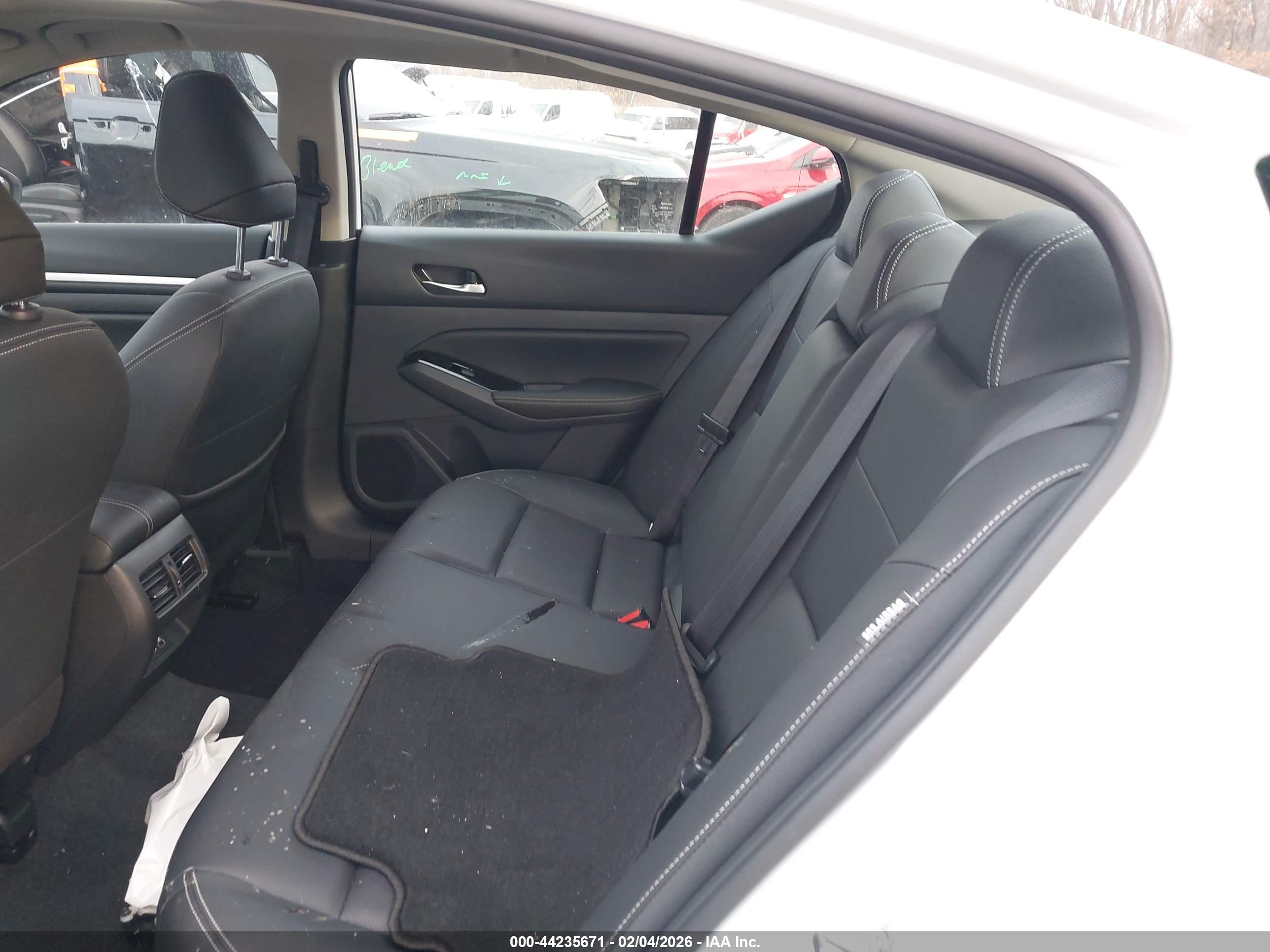 NISSAN ALTIMA image 8