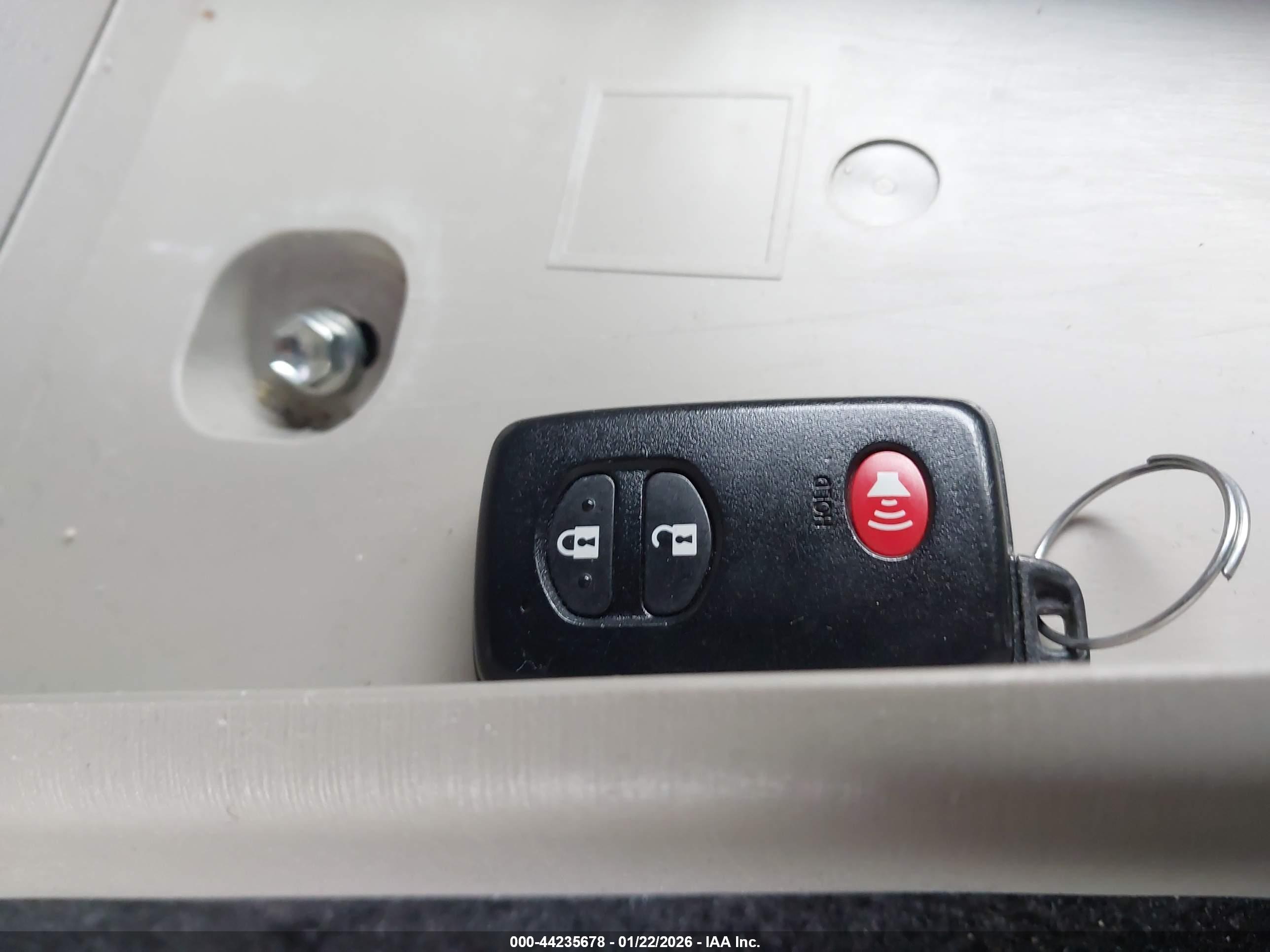 TOYOTA PRIUS image 11