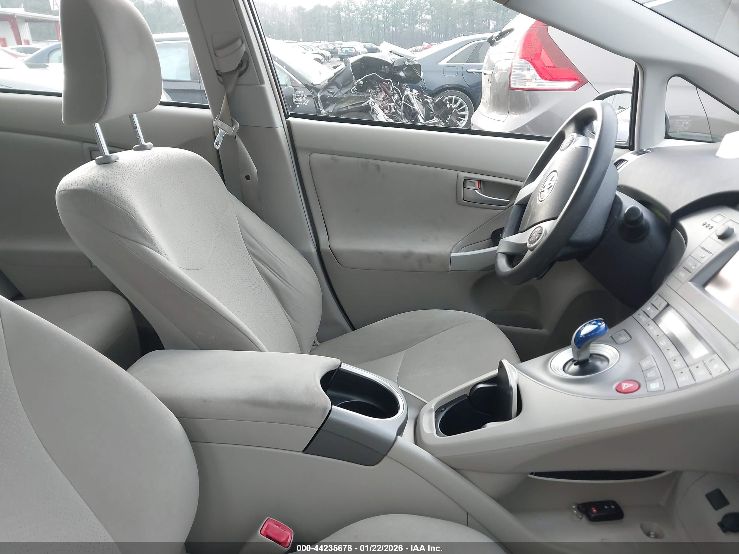 TOYOTA PRIUS image 5