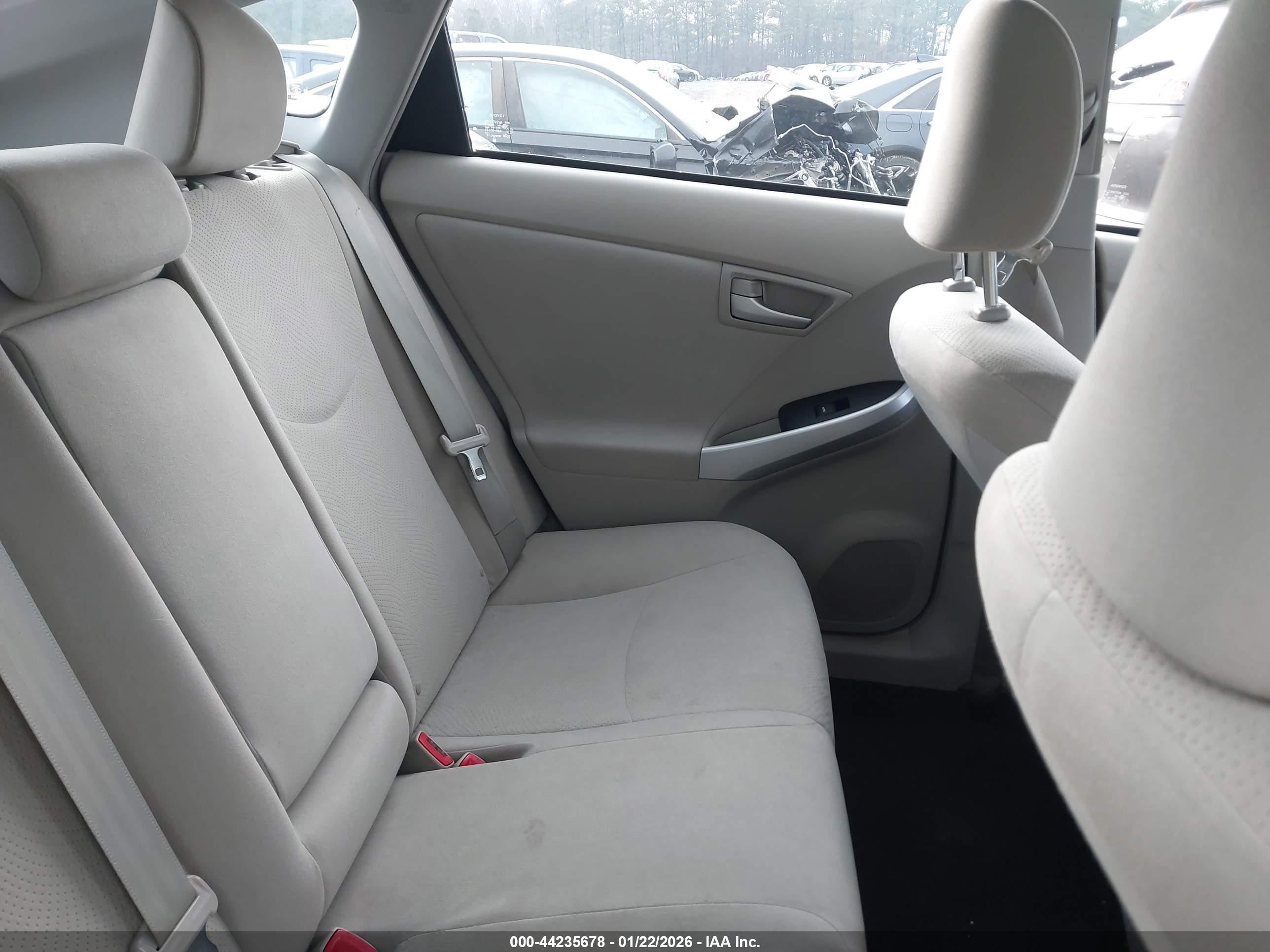 TOYOTA PRIUS image 8