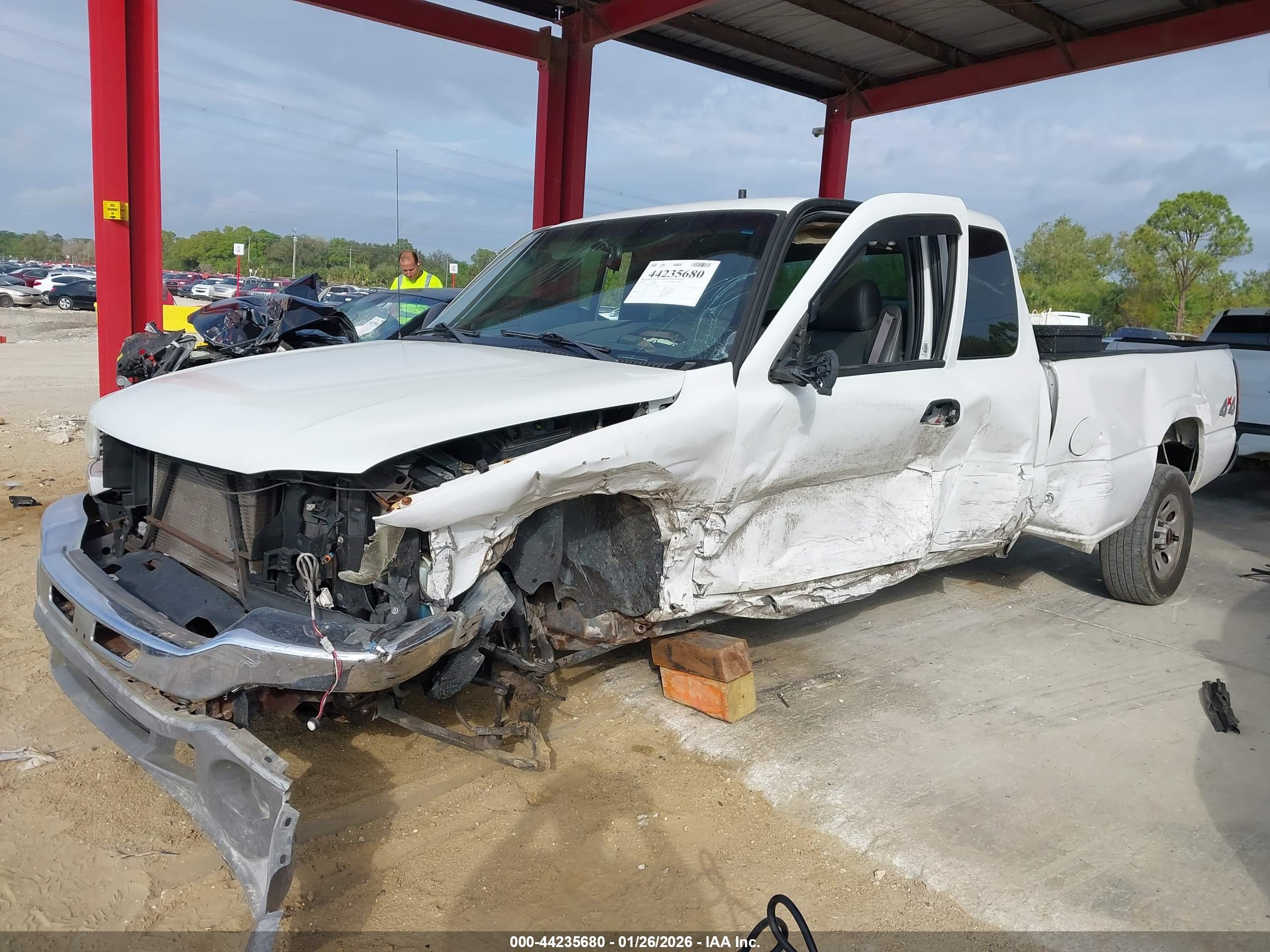 GMC SIERRA image 2