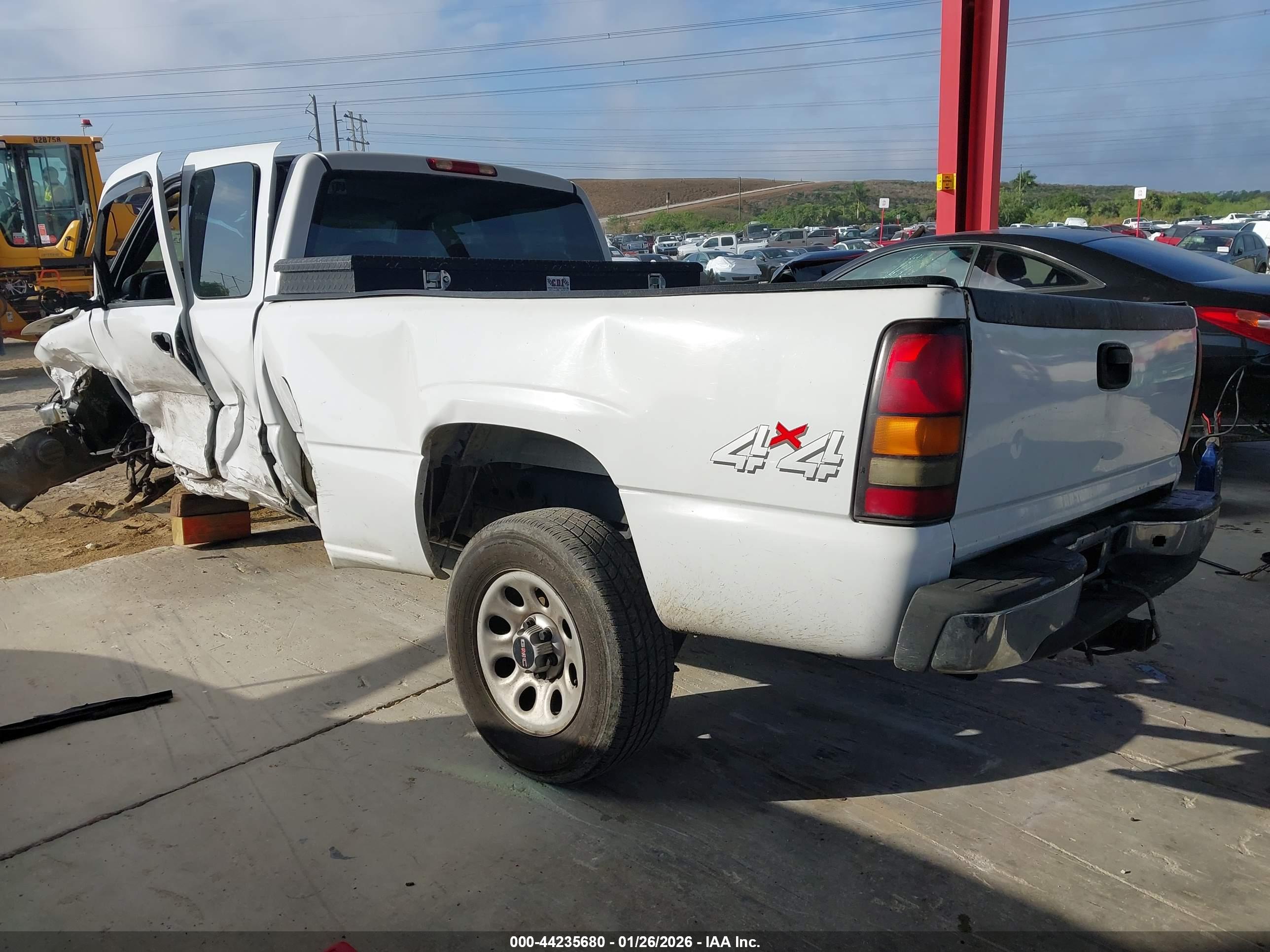 GMC SIERRA image 3