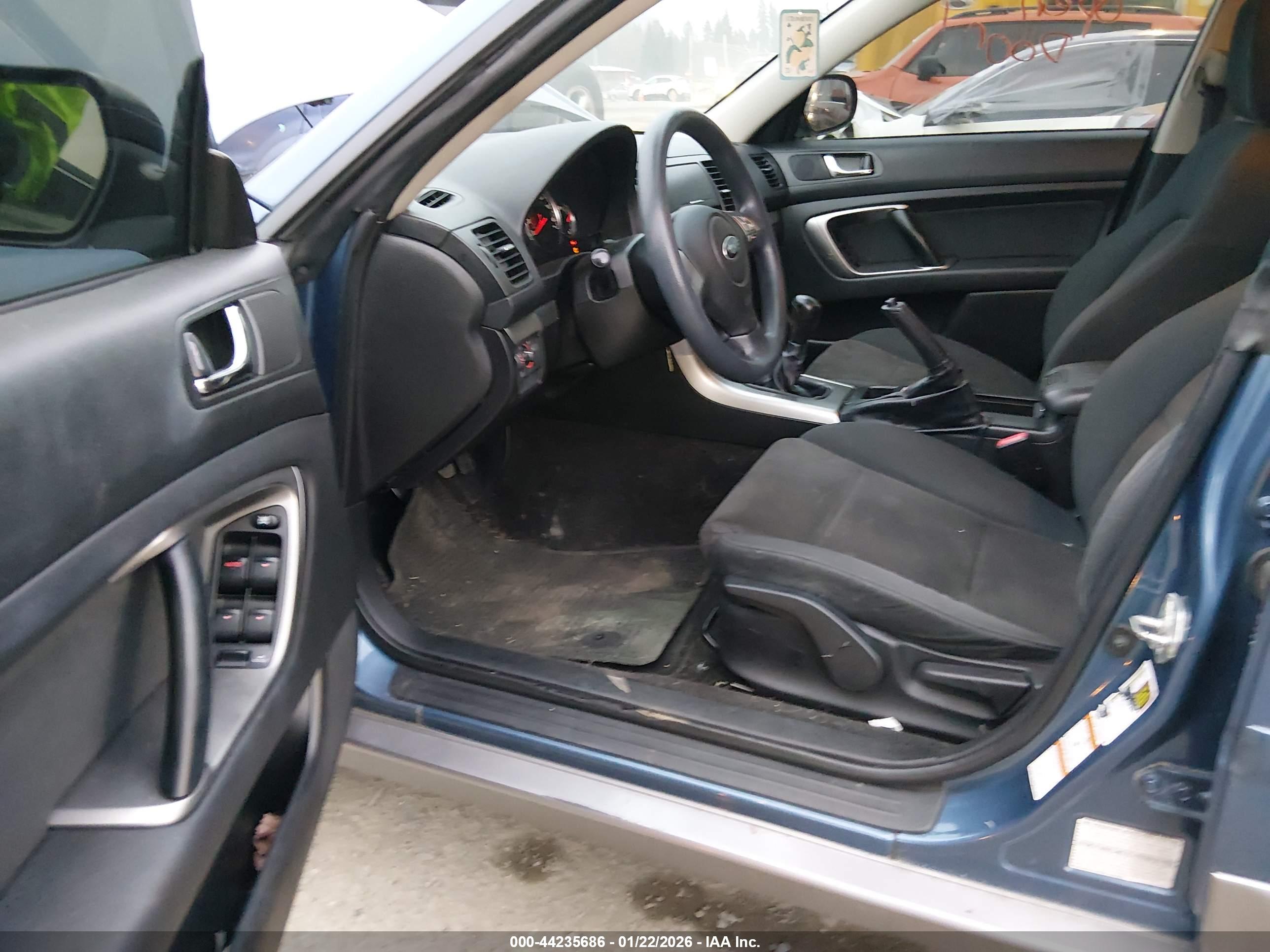 SUBARU OUTBACK image 5
