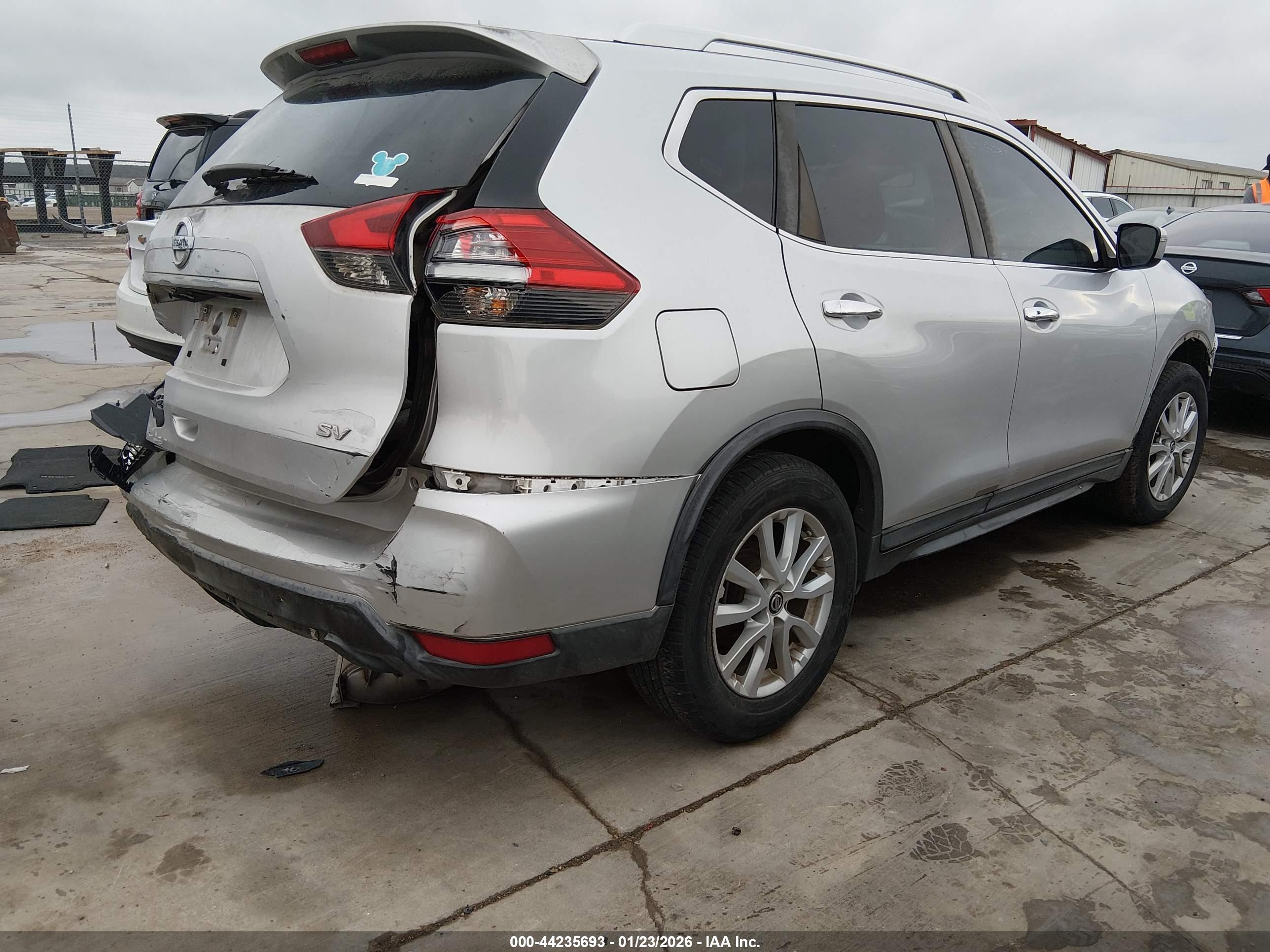 NISSAN ROGUE image 4