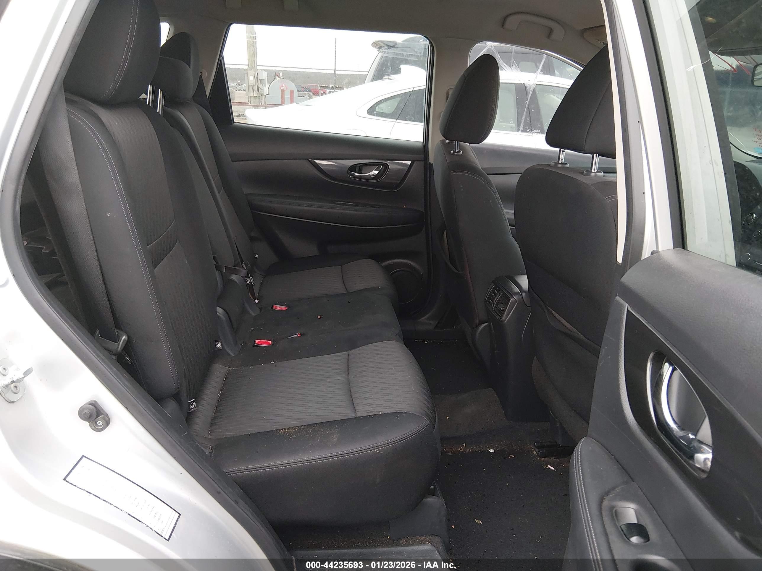 NISSAN ROGUE image 8