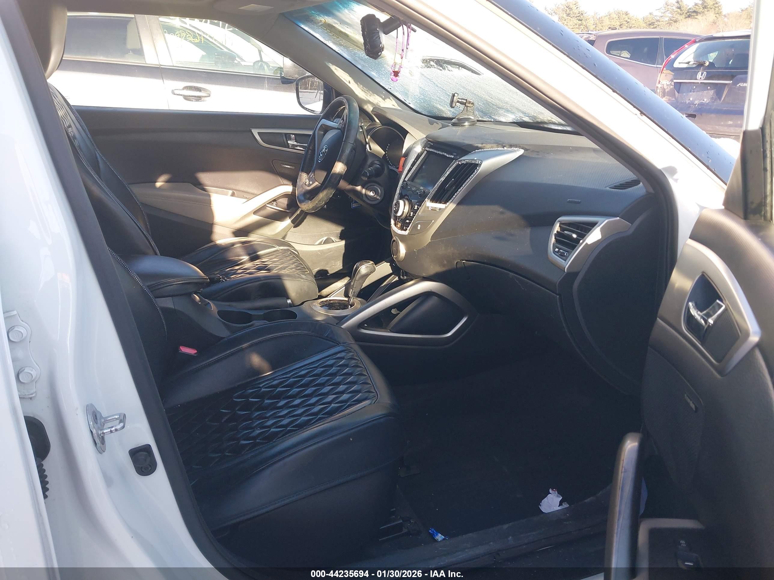 HYUNDAI VELOSTER image 5