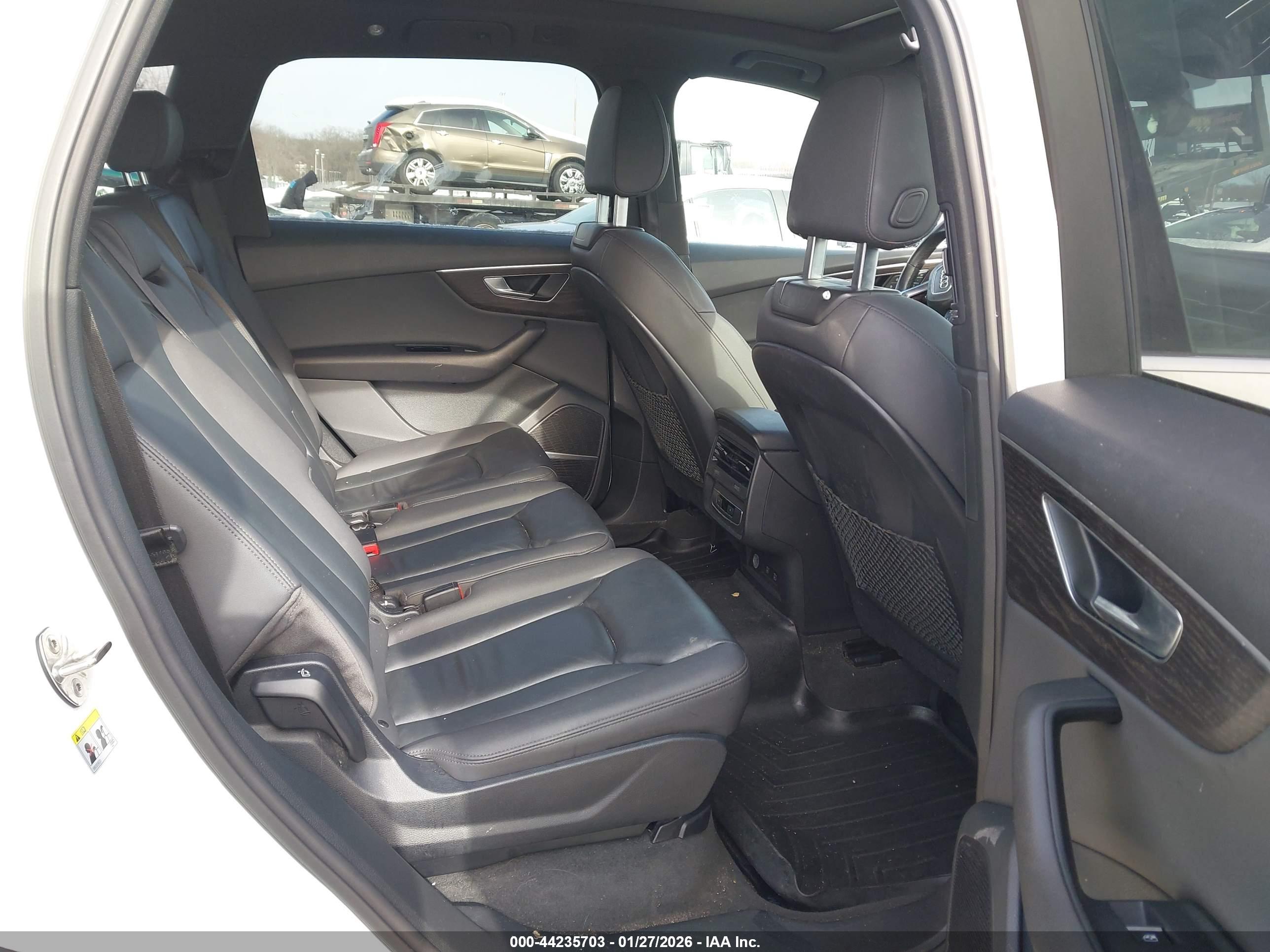 AUDI Q7 image 8